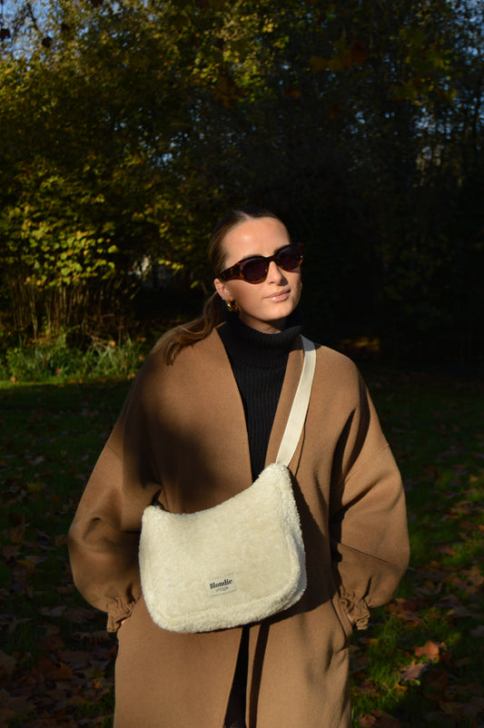 Sac crossbody moumoute écru fabriqué à partir de tissus vintage mode durable mode responsable fabriqué à la main 