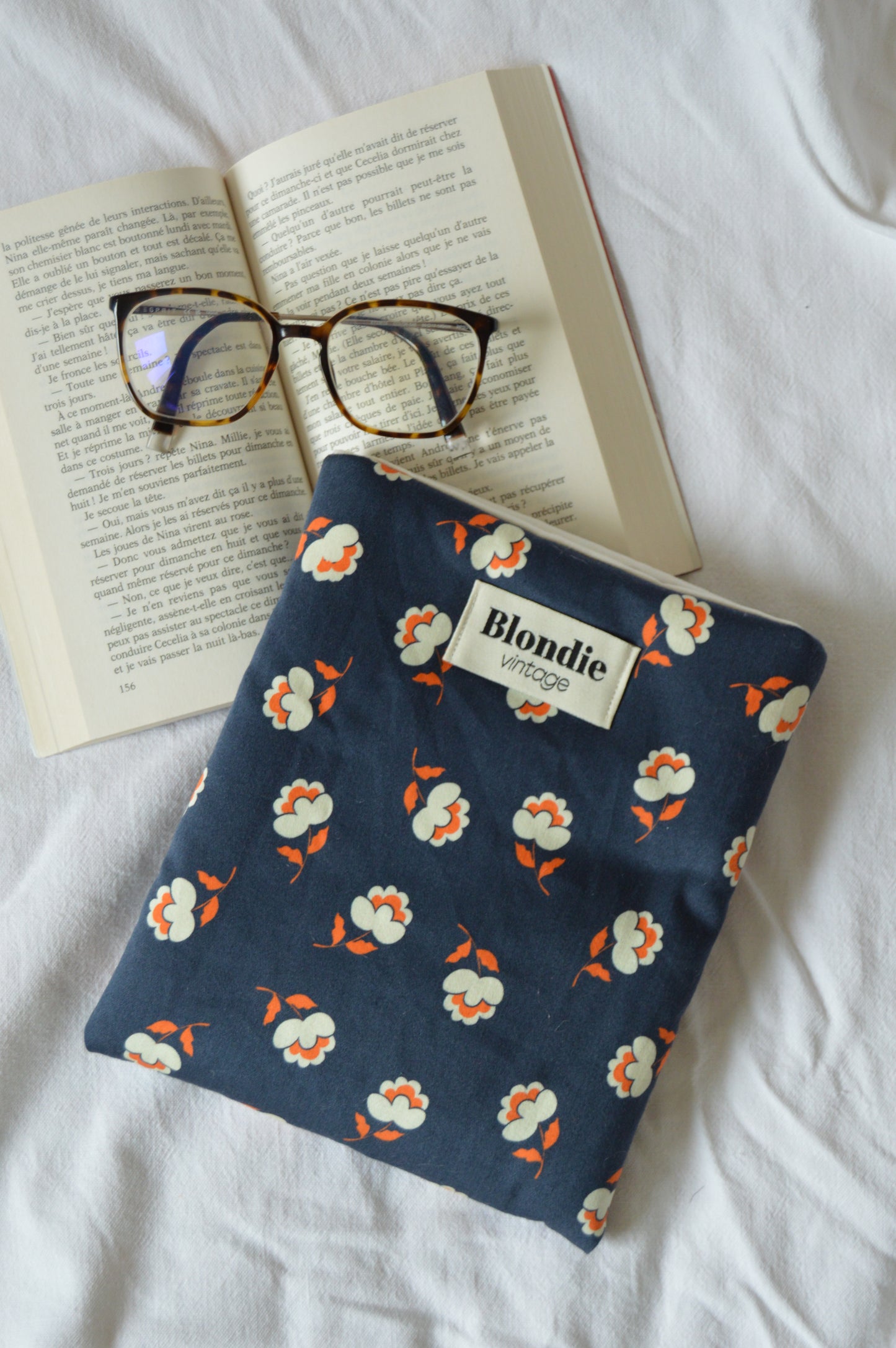Housse de livre fleurs bleu fabriqué à partir de tissus vintage mode durable mode responsable fabriqué à la main 