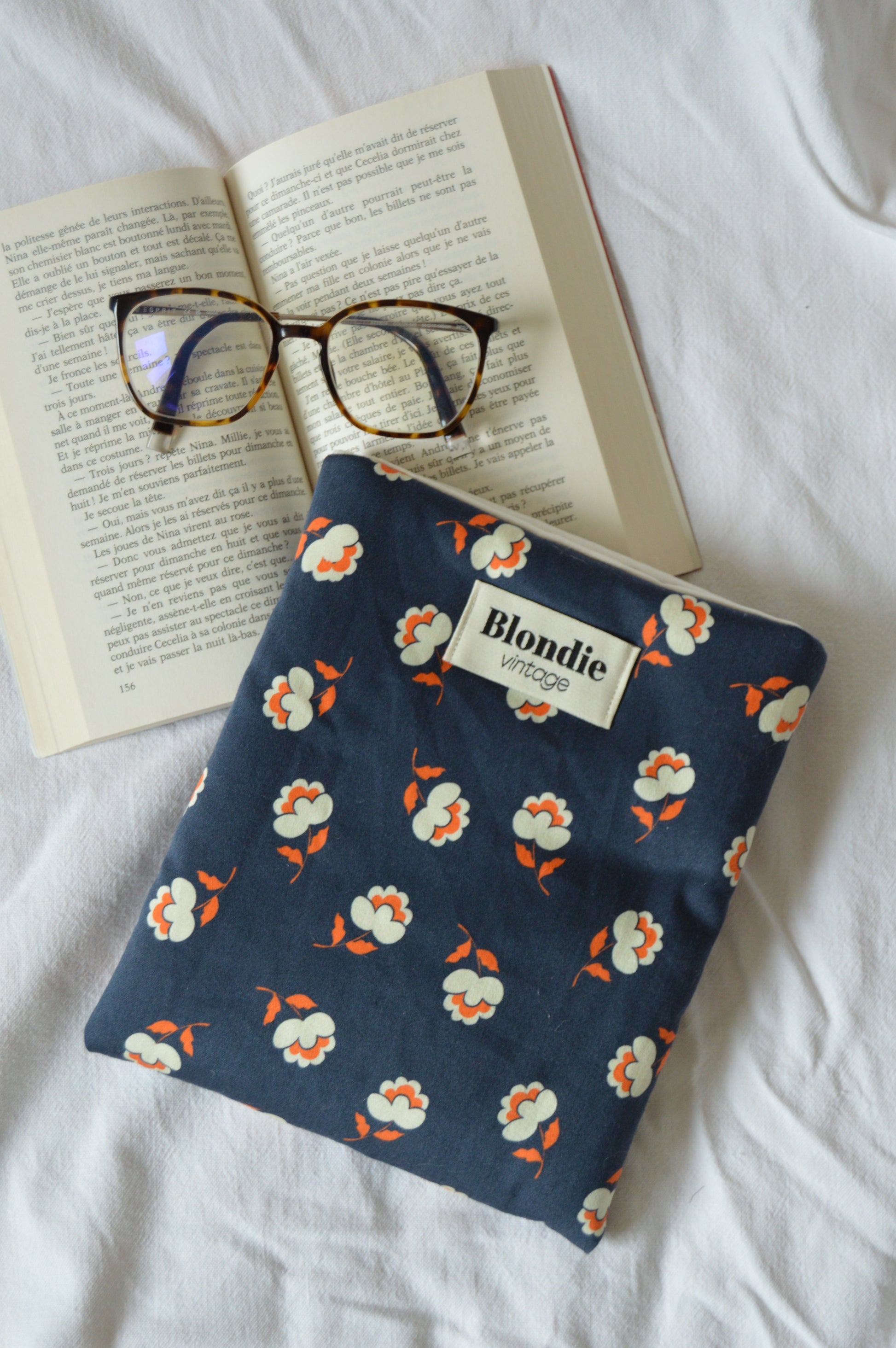 Housse de livre fleurs bleu fabriqué à partir de tissus vintage mode durable mode responsable fabriqué à la main 