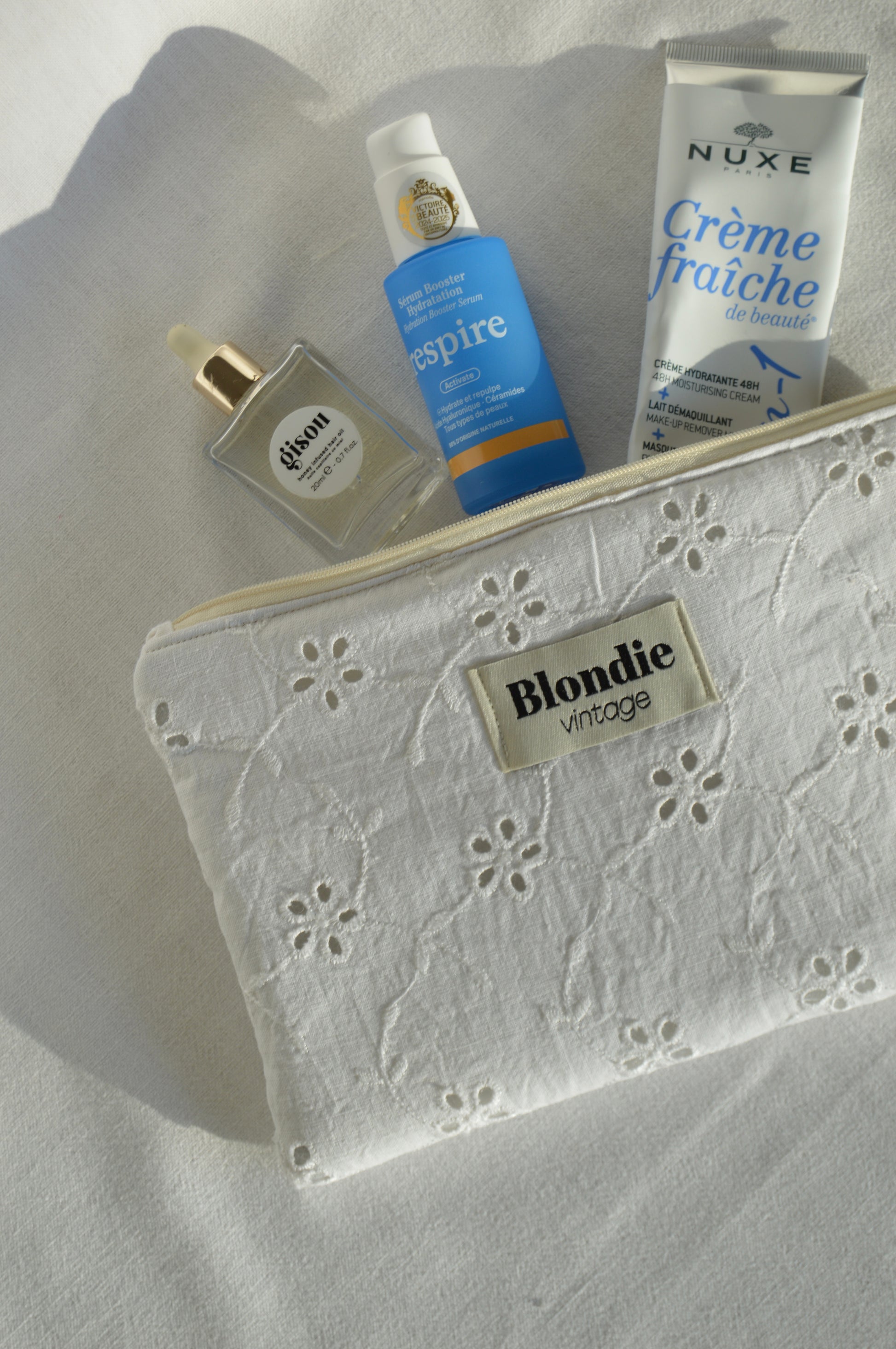 Moyenne pochette broderie anglaise fabriqué à partir de tissu  vintage mode durable mode responsable fabriqué à la main