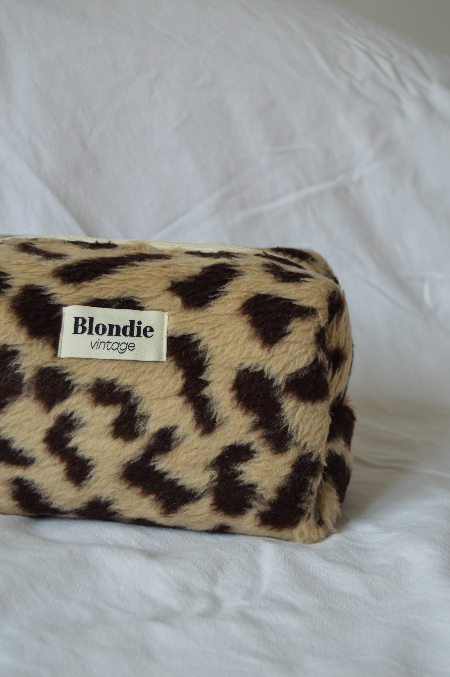 Trousse de toilette léopard fabriqué à partir de taie de tissus vintage mode durable mode responsable fabriqué à la main 