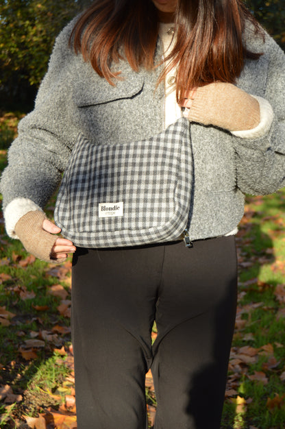 Sac crossbody tartan gris fabriqué à partir de tissus vintage mode durable mode responsable fabriqué à la main 