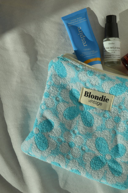 mini pochette, portefeuille, porte carte en éponge jaune fabriquée à partir de serviette de bain vintage, mode durable et responsable 