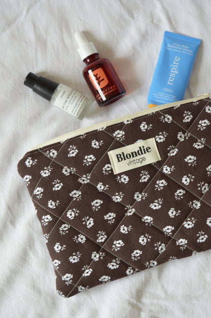 Pochette fleurie fabriqué à partir de taie de tissus vintage mode durable mode responsable fabriqué à la main 