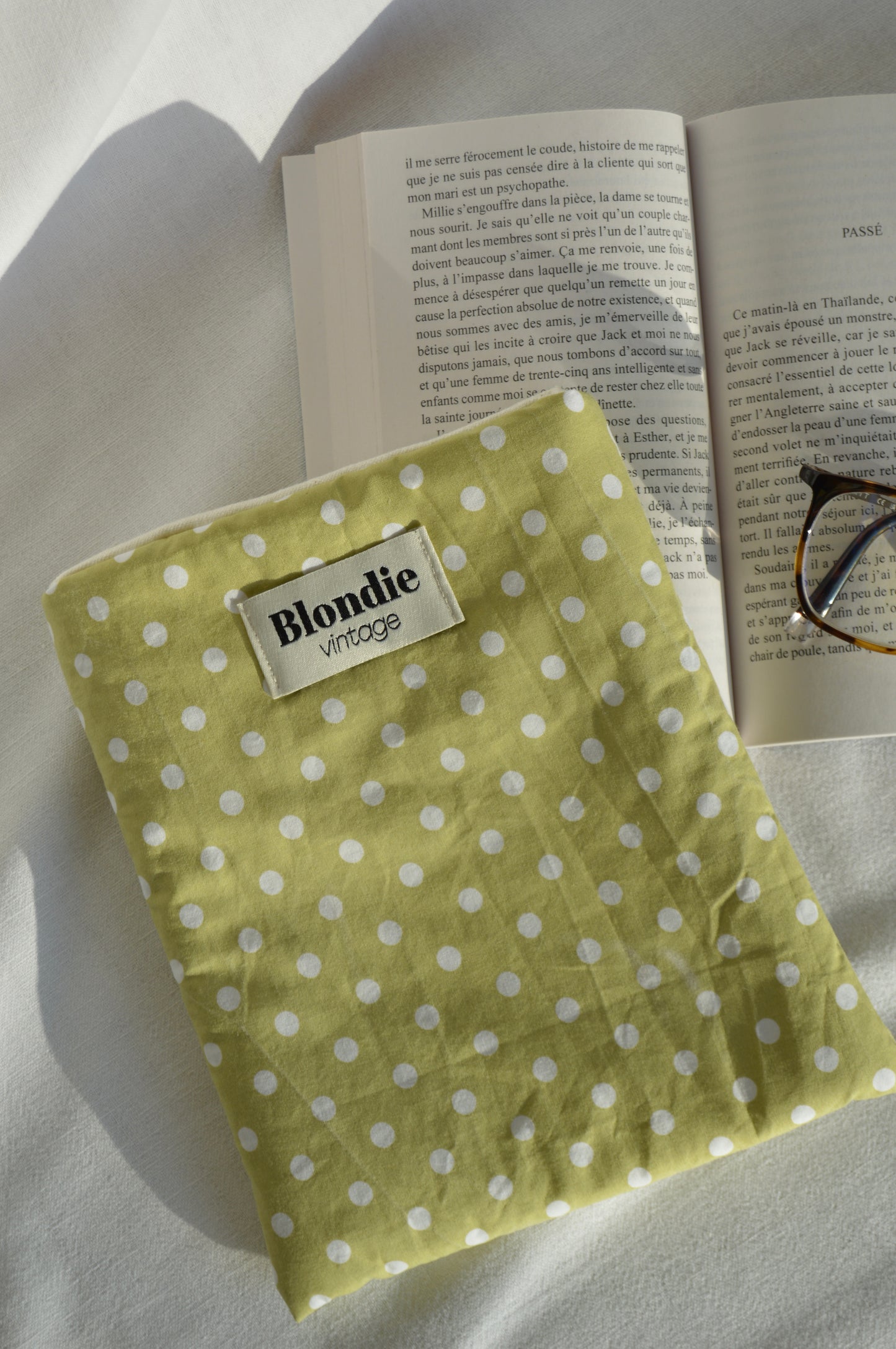 Housse de livre à pois vert fabriqué à partir de tissu  vintage mode durable mode responsable fabriqué à la main