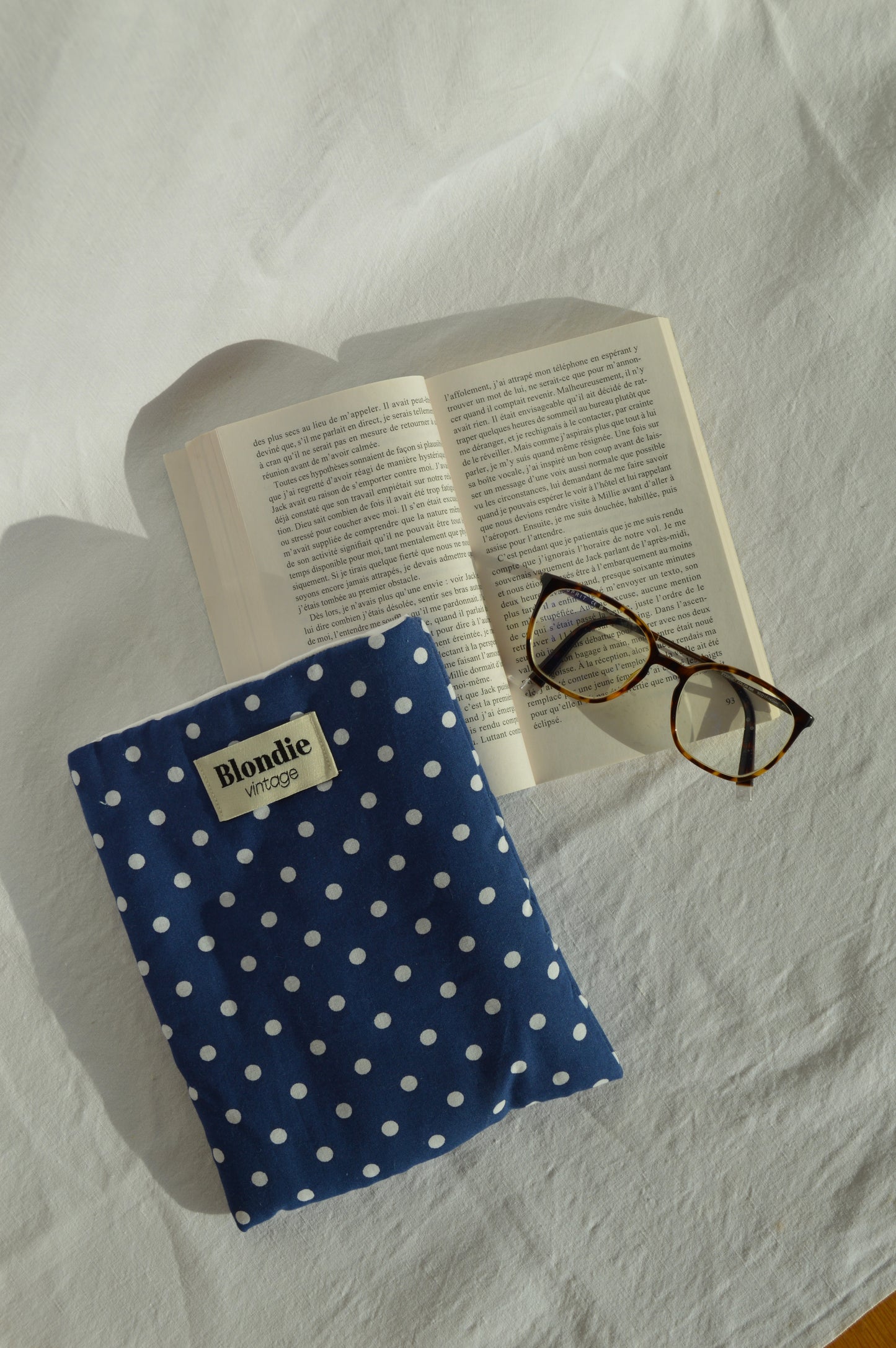 Housse de livre à pois bleu fabriqué à partir de tissu  vintage mode durable mode responsable fabriqué à la main