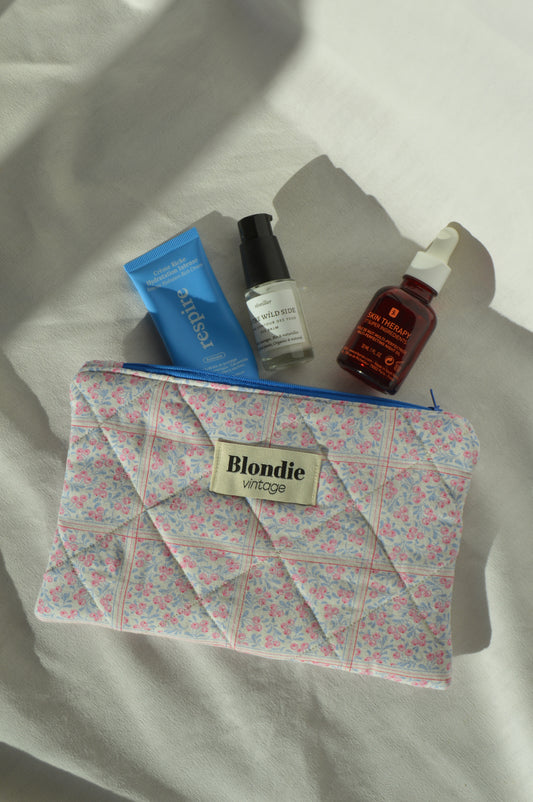 Pochette fleurie fabriqué à partir de taie de tissus vintage mode durable mode responsable fabriqué à la main 