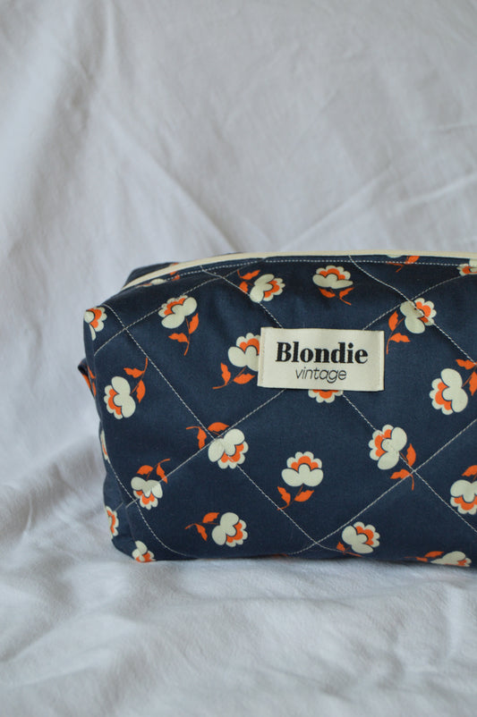 Trousse de toilette fleurie bleu fabriqué à partir de taie de tissus vintage mode durable mode responsable fabriqué à la main 