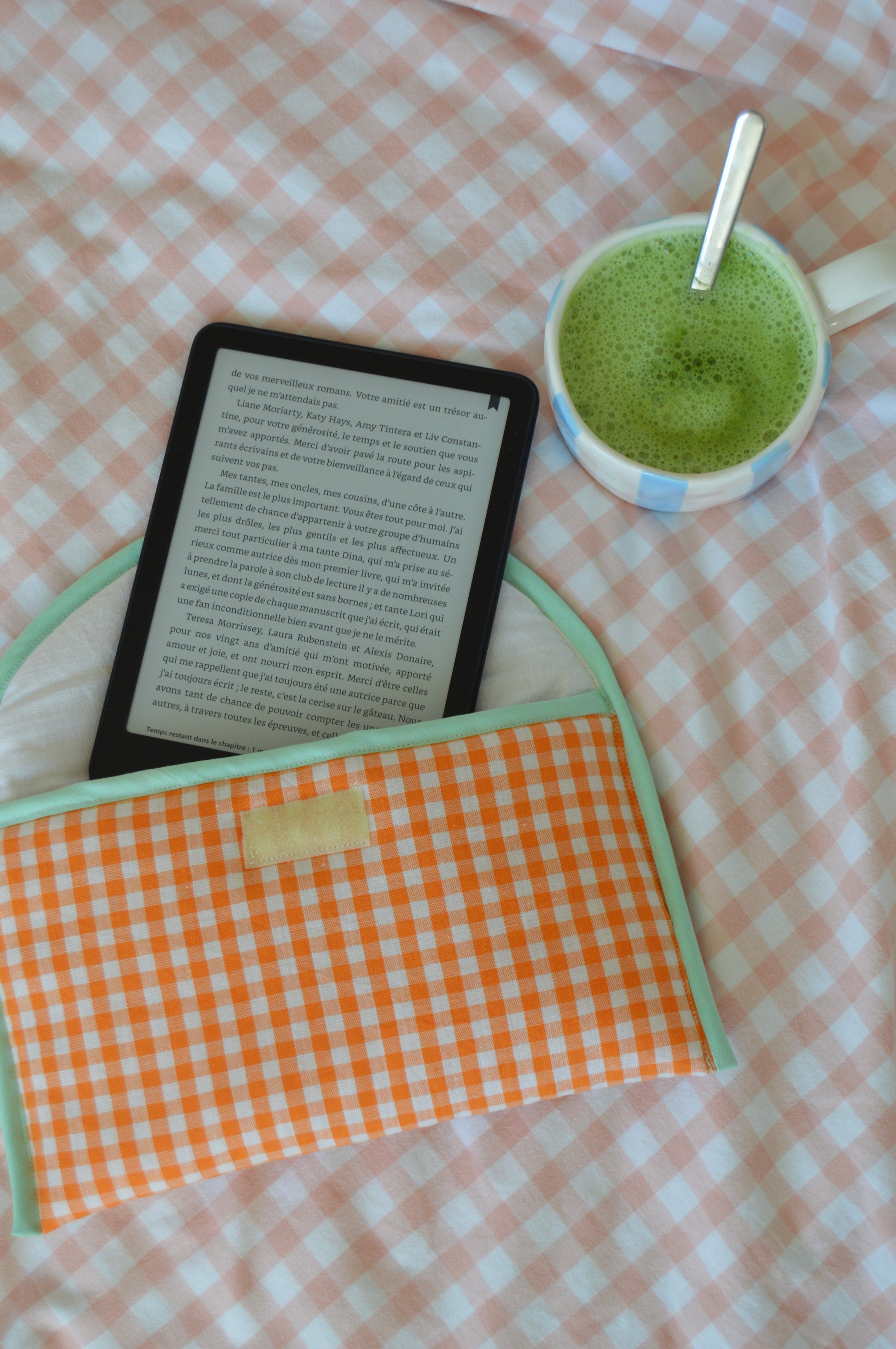 pochette nomade fabriquée à partir de tissus vintage à la main avec biais coloré, parfait pour housse livre housse lisseuse ou soin