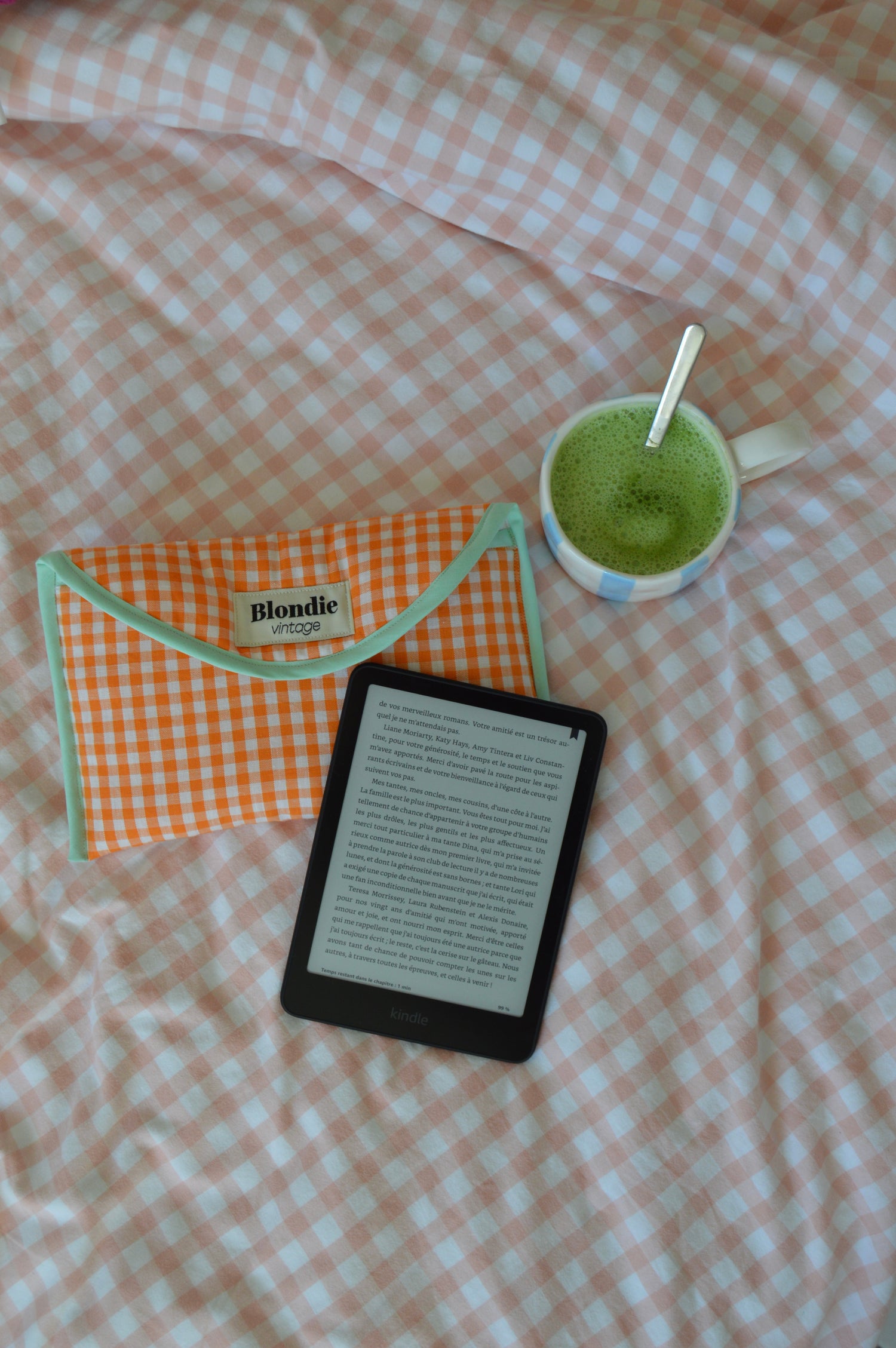 pochette nomade fabriquée à partir de tissus vintage à la main avec biais coloré, parfait pour housse livre housse lisseuse ou soin