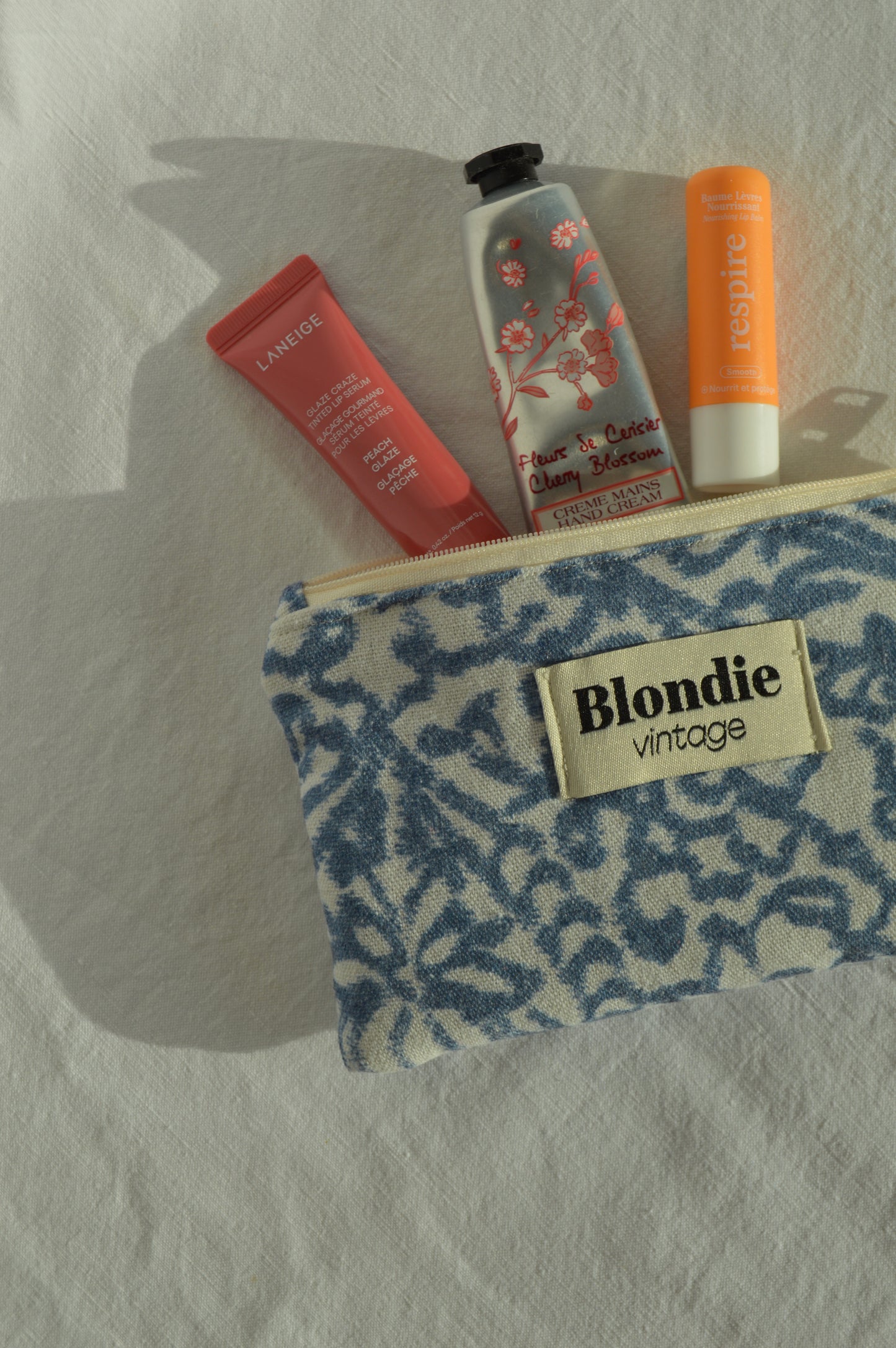 Mini Pochette motif bleu fabriqué à partir de tissus vintage mode durable mode responsable fabriqué à la main 