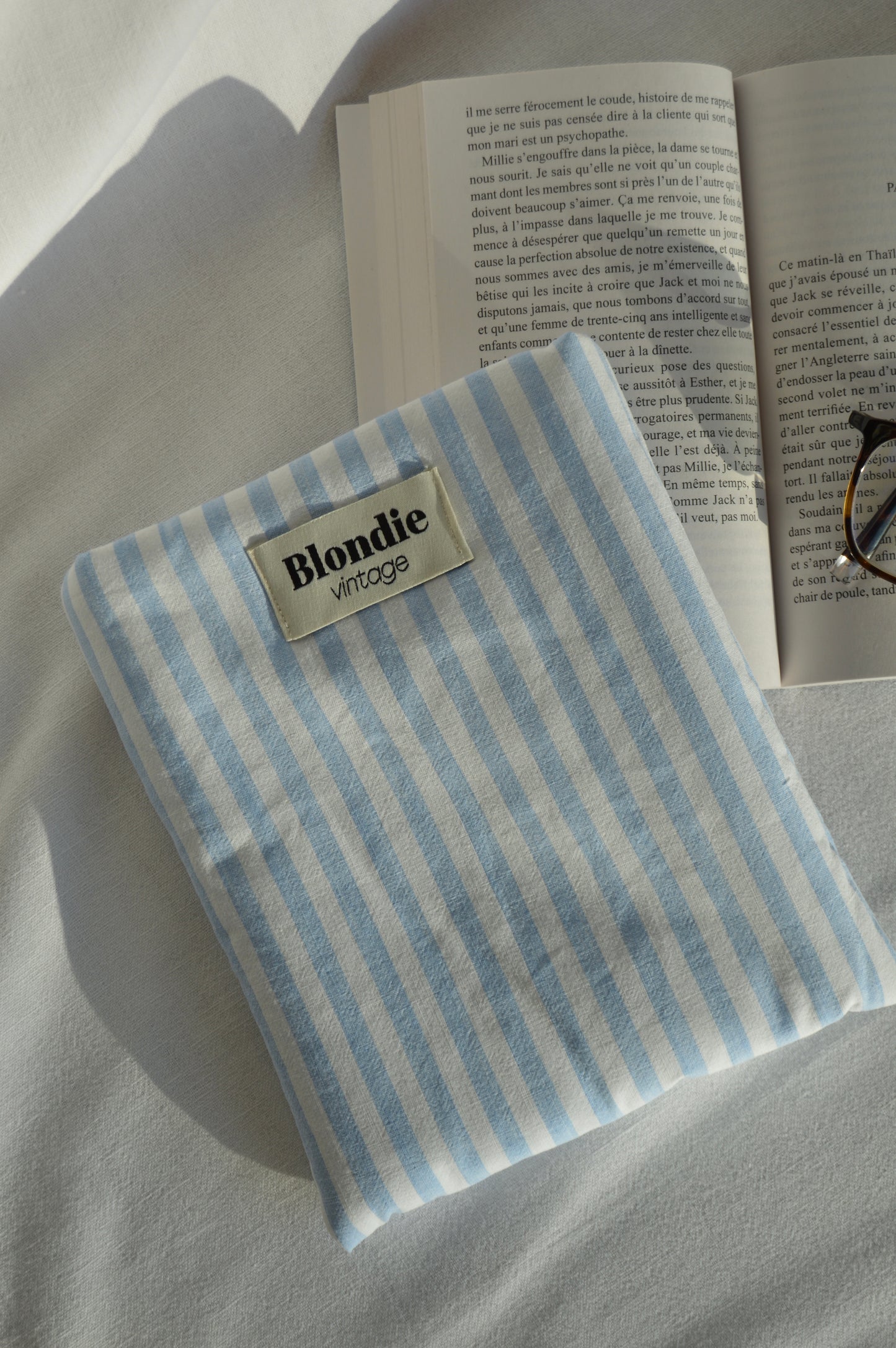 Housse de livre rayé bleu fabriqué à partir de tissu  vintage mode durable mode responsable fabriqué à la main