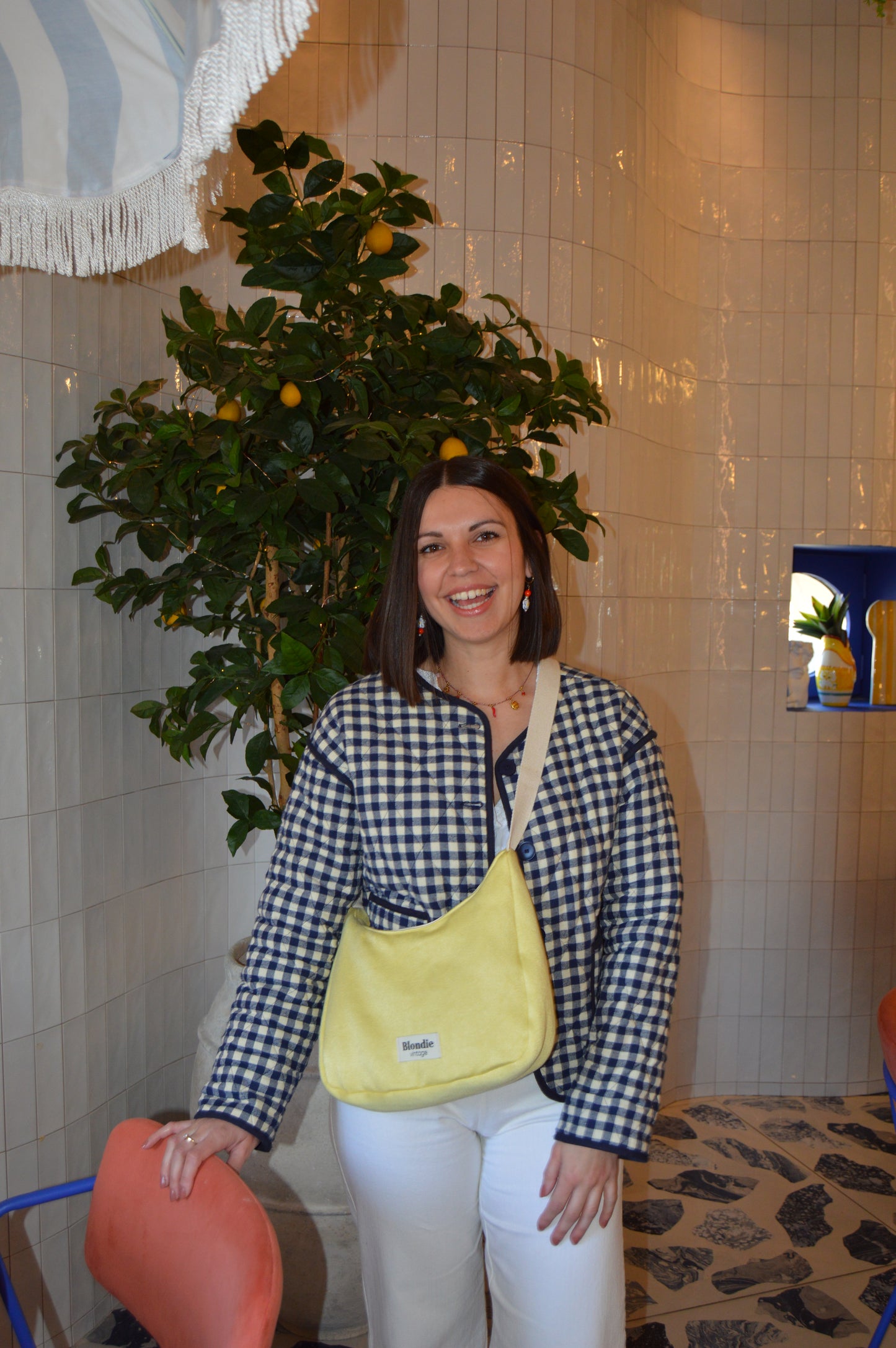 Sac crossbody jaune satiné fabriqué à partir de tissus vintage mode durable mode responsable fabriqué à la main 
