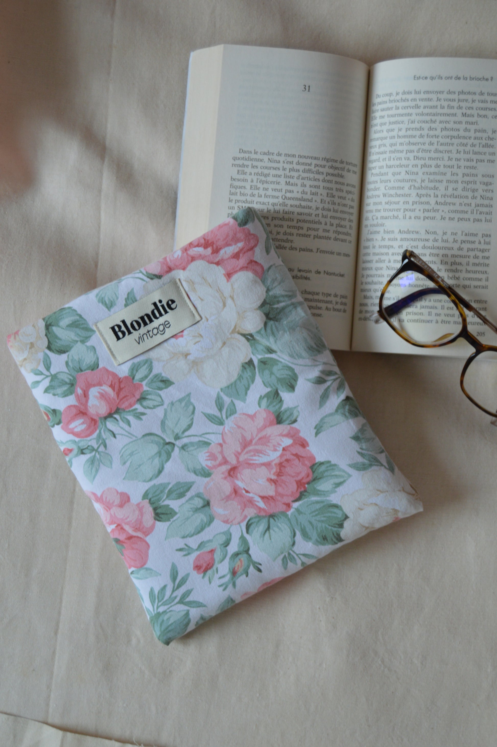 Housse de livre fleurs rose fabriqué à partir de tissus vintage mode durable mode responsable fabriqué à la main 