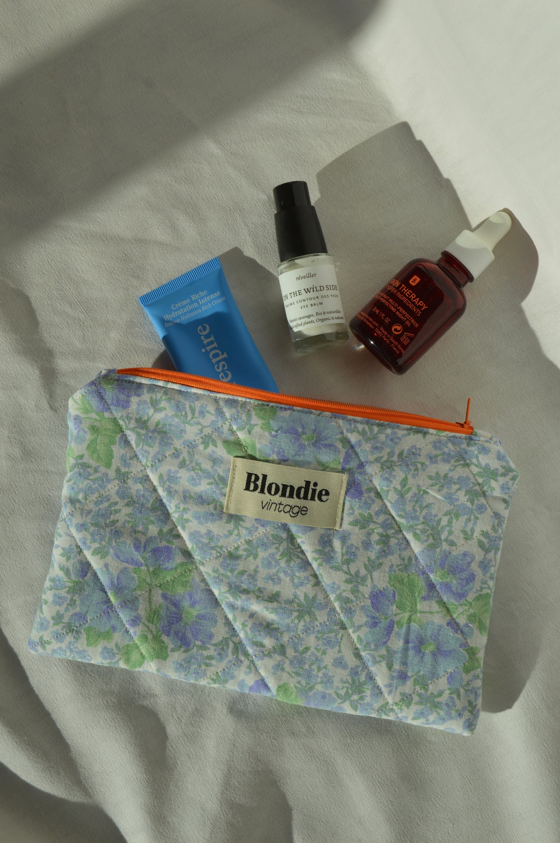 Pochette fleurie fabriqué à partir de taie de tissus vintage mode durable mode responsable fabriqué à la main 