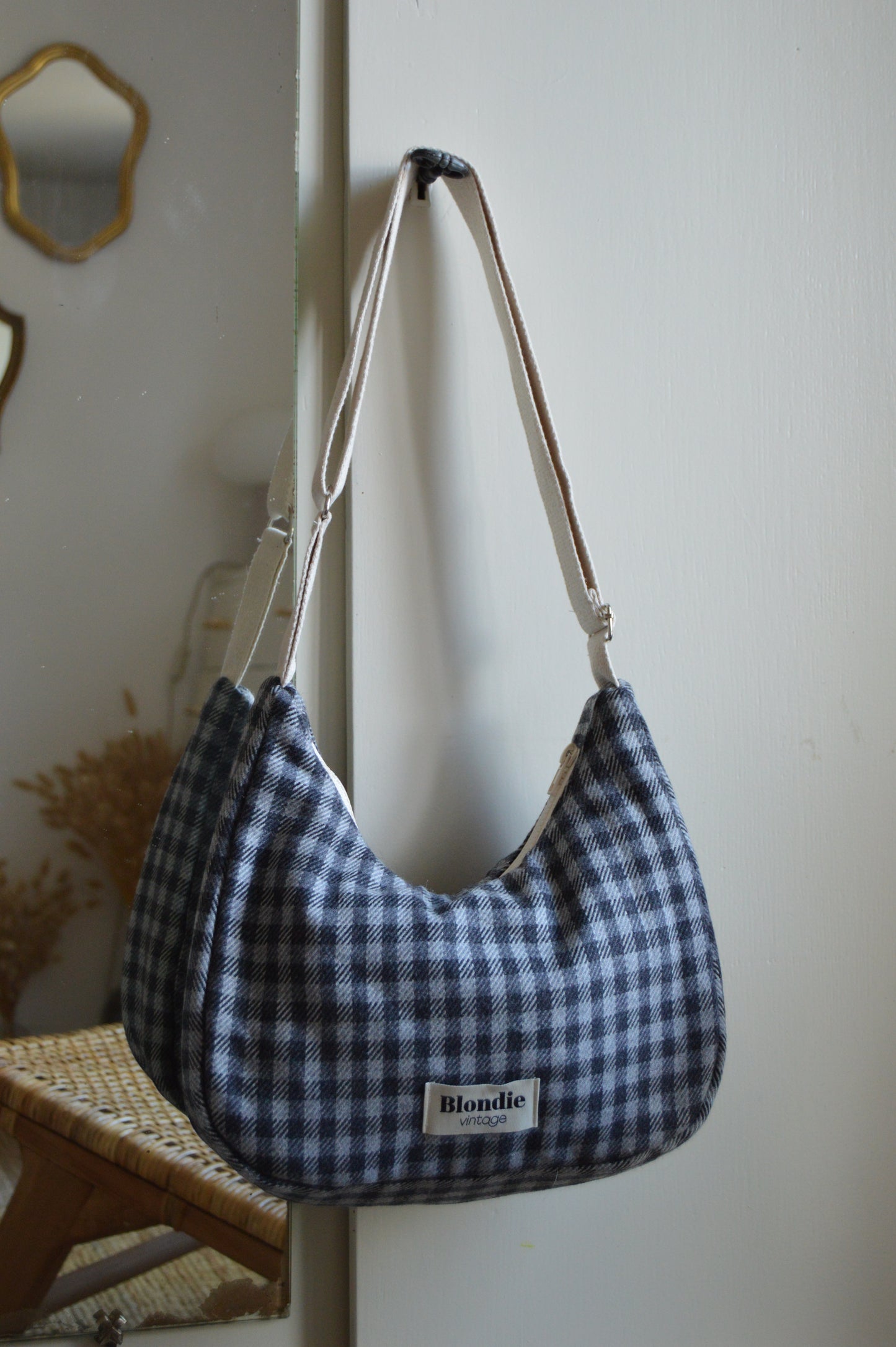 Sac crossbody tartan gris fabriqué à partir de tissus vintage mode durable mode responsable fabriqué à la main 