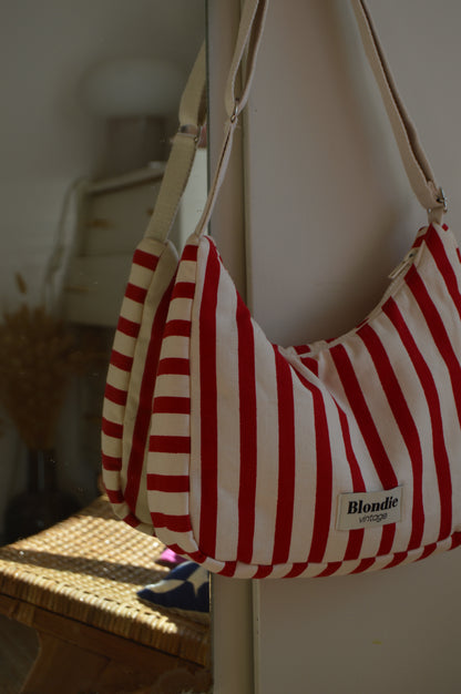 Sac crossbody raye rouge fabriqué à partir de tissus vintage mode durable mode responsable fabriqué à la main 