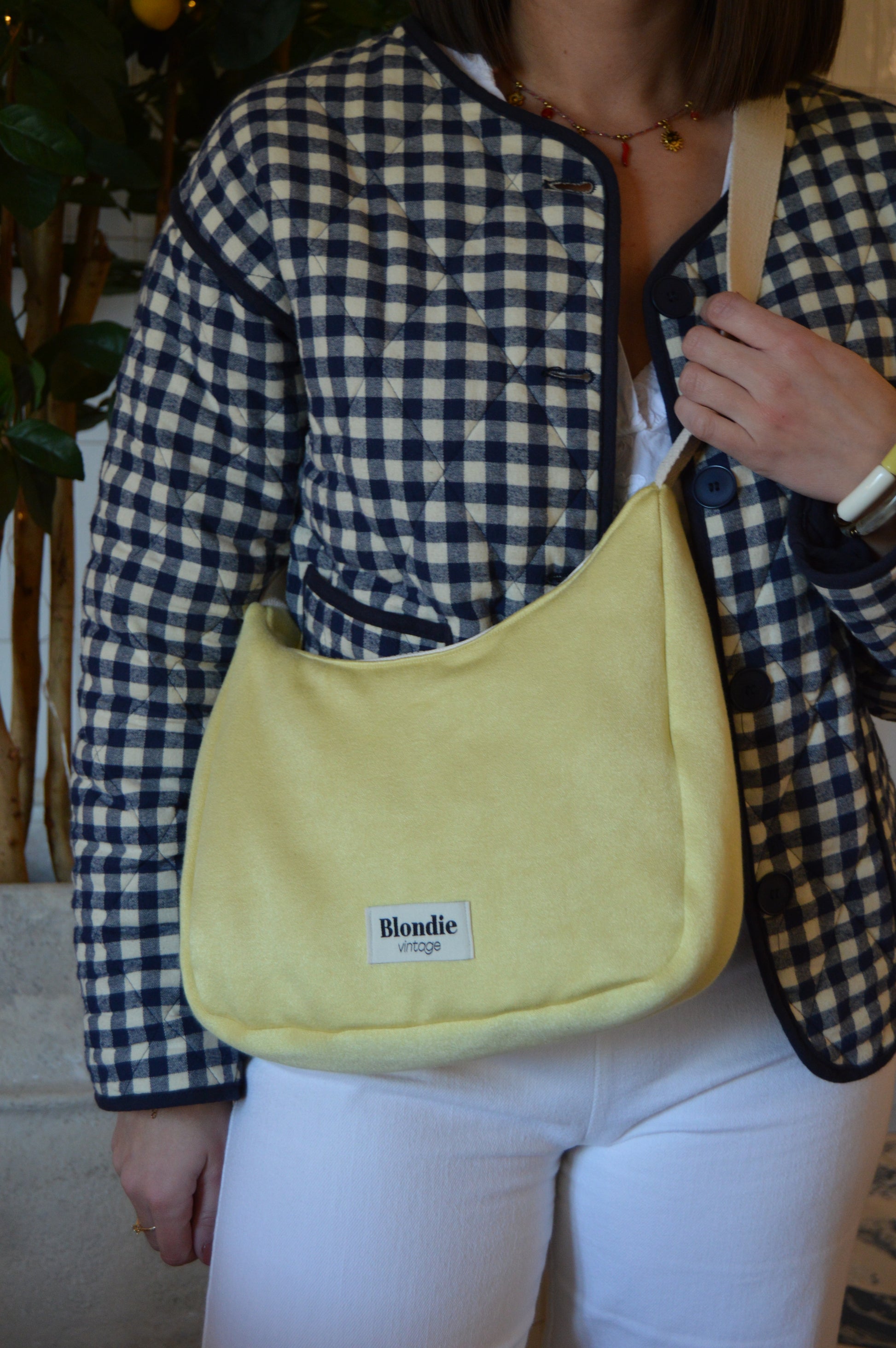 Sac crossbody jaune satiné fabriqué à partir de tissus vintage mode durable mode responsable fabriqué à la main 