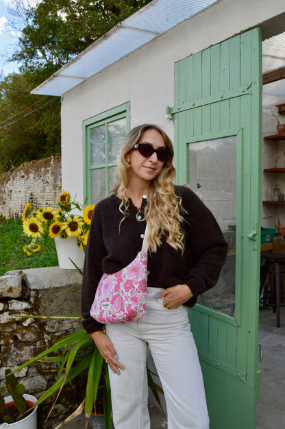Sac crossbody fleurie rose fabriqué à partir de tissus vintage mode durable mode responsable fabriqué à la main 
