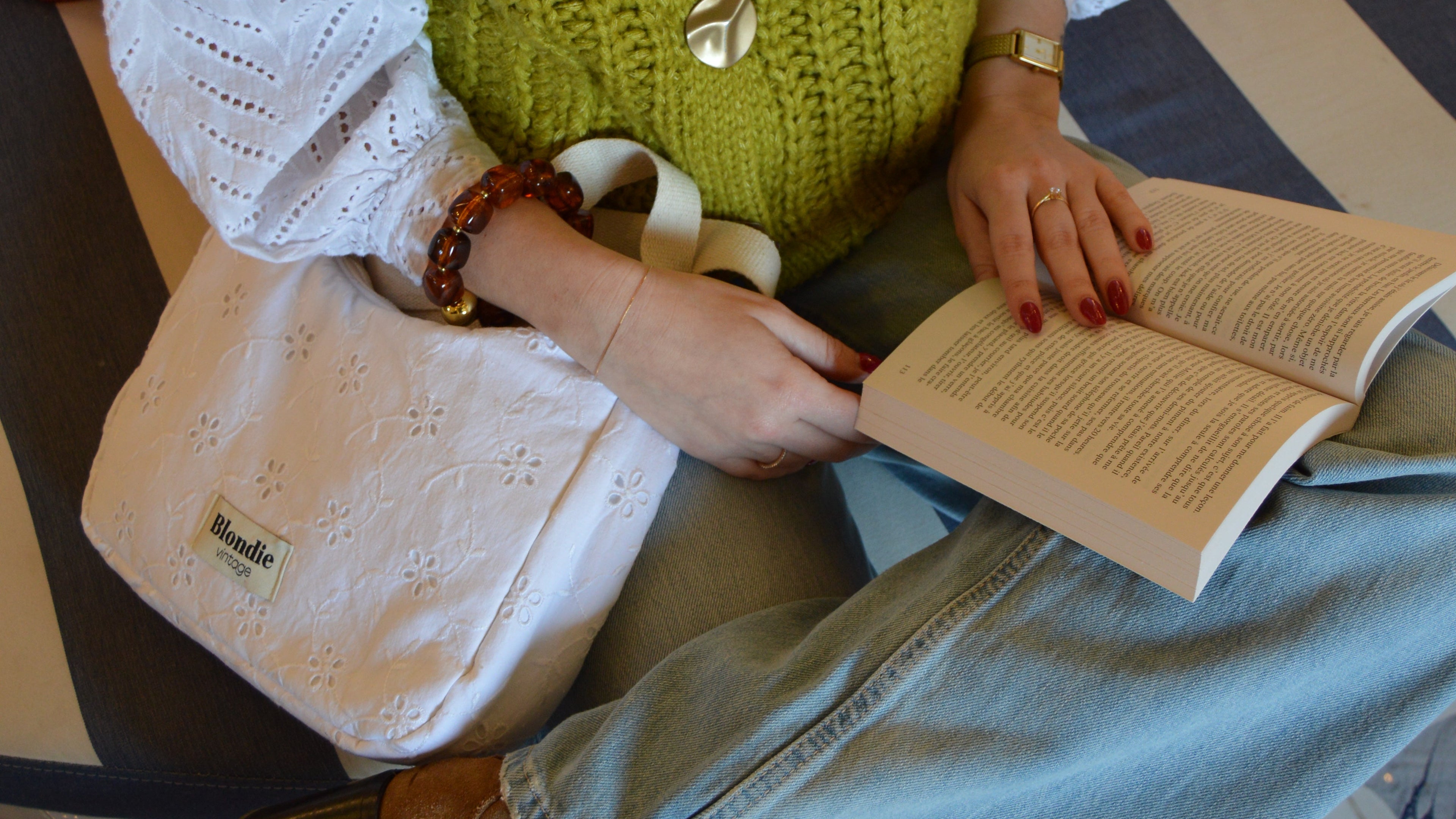 Sac crossbody broderie anglaise fabriqué à partir de tissus vintage mode durable mode responsable fabriqué à la main 