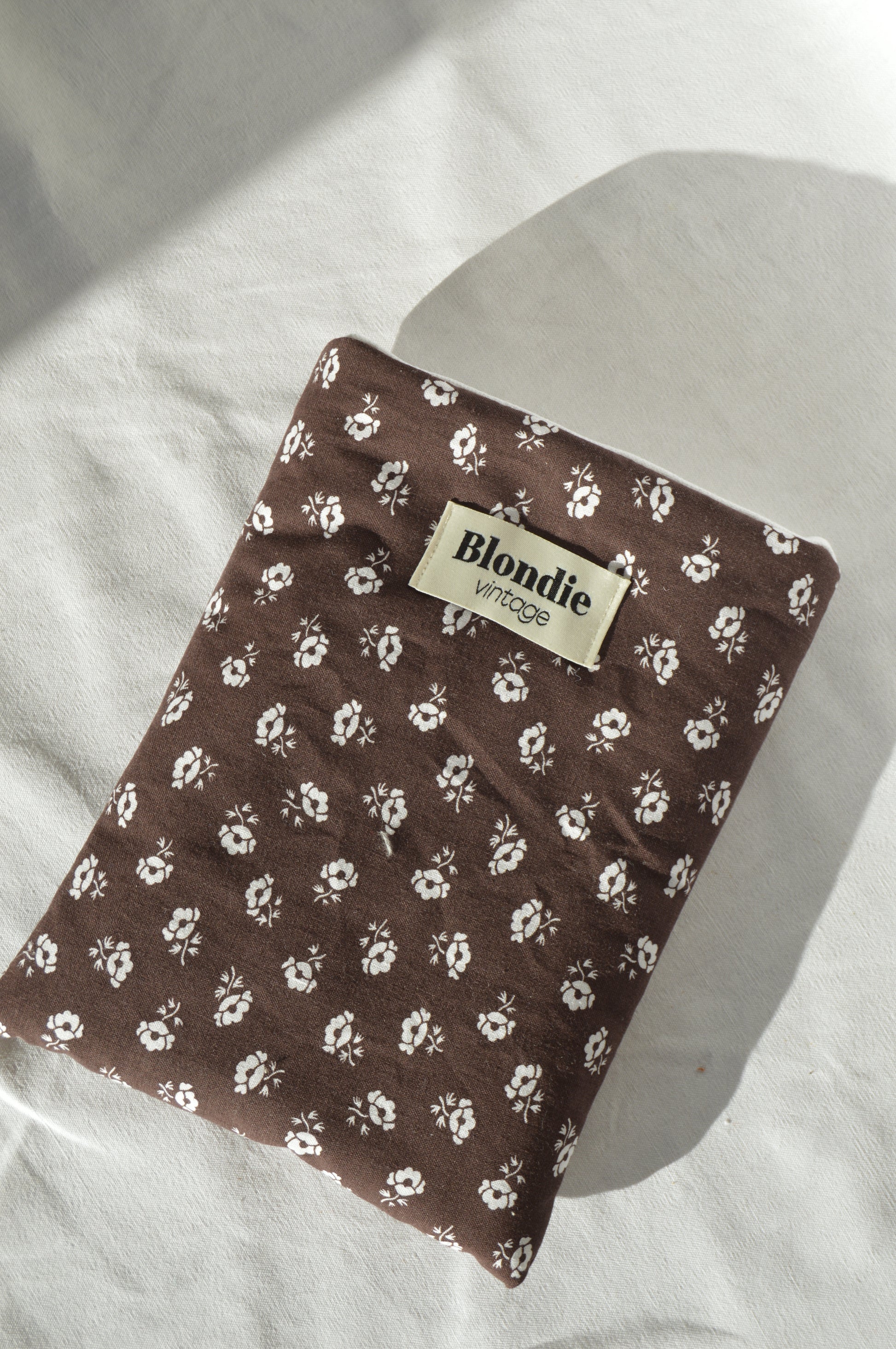 Housse de livre fleuri marron fabriqué à partir de tissus vintage mode durable mode responsable fabriqué à la main 