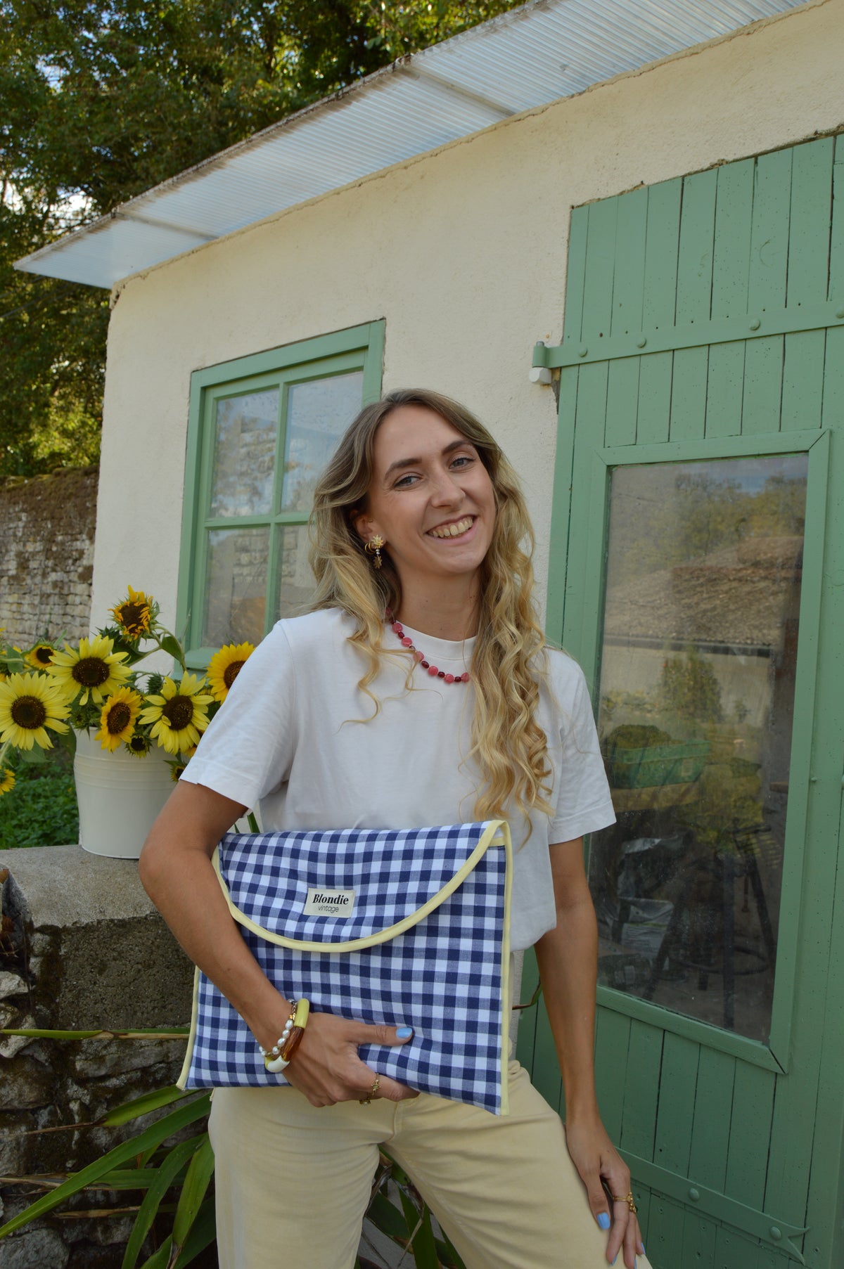 Housse ordinateur vichy bleu fabriquée à partir de tissus vintage à la main avec biais coloré