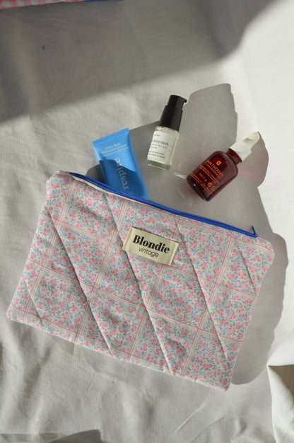 Pochette fleurie fabriqué à partir de taie de tissus vintage mode durable mode responsable fabriqué à la main 