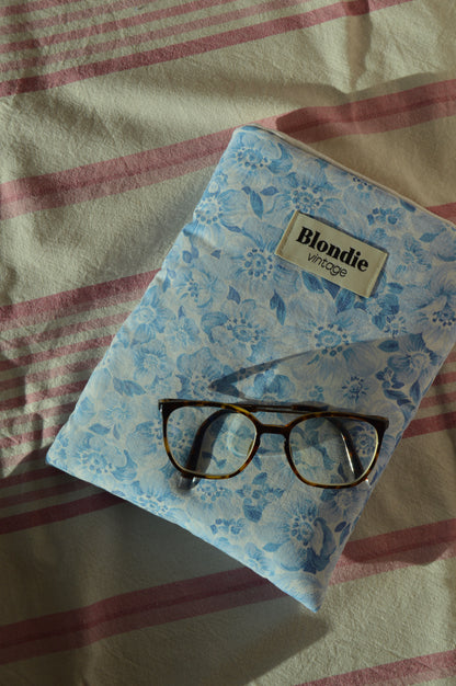 Housse de livre fleurs bleu fabriqué à partir de tissus vintage mode durable mode responsable fabriqué à la main 