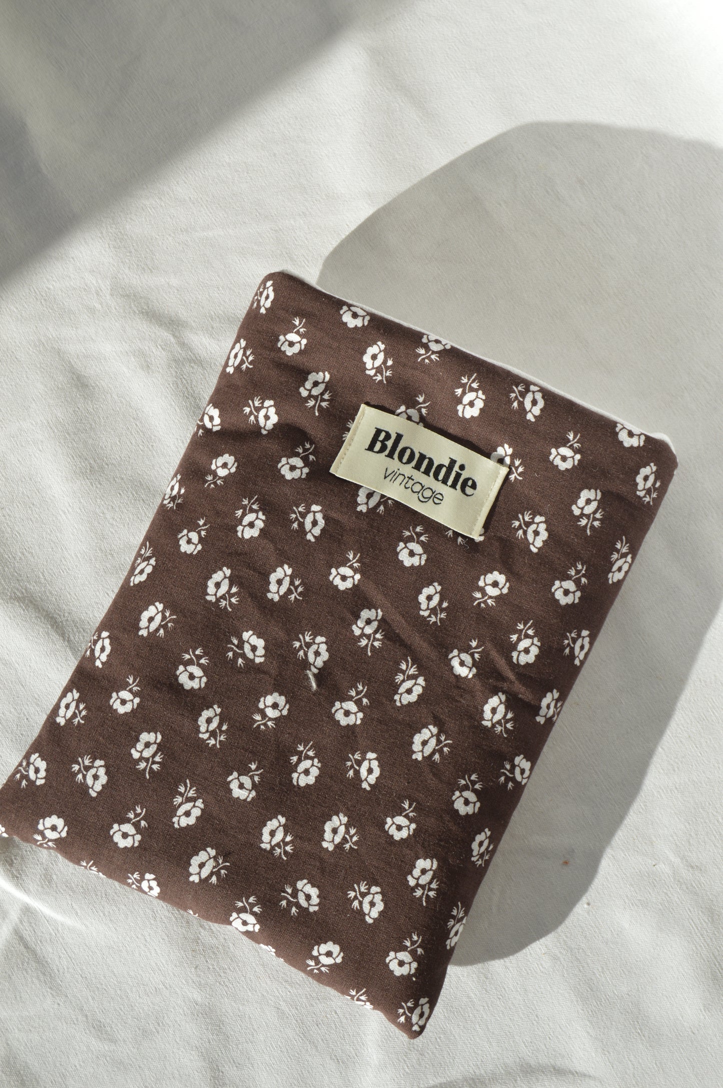 Housse de livre fleuri marron fabriqué à partir de tissus vintage mode durable mode responsable fabriqué à la main 