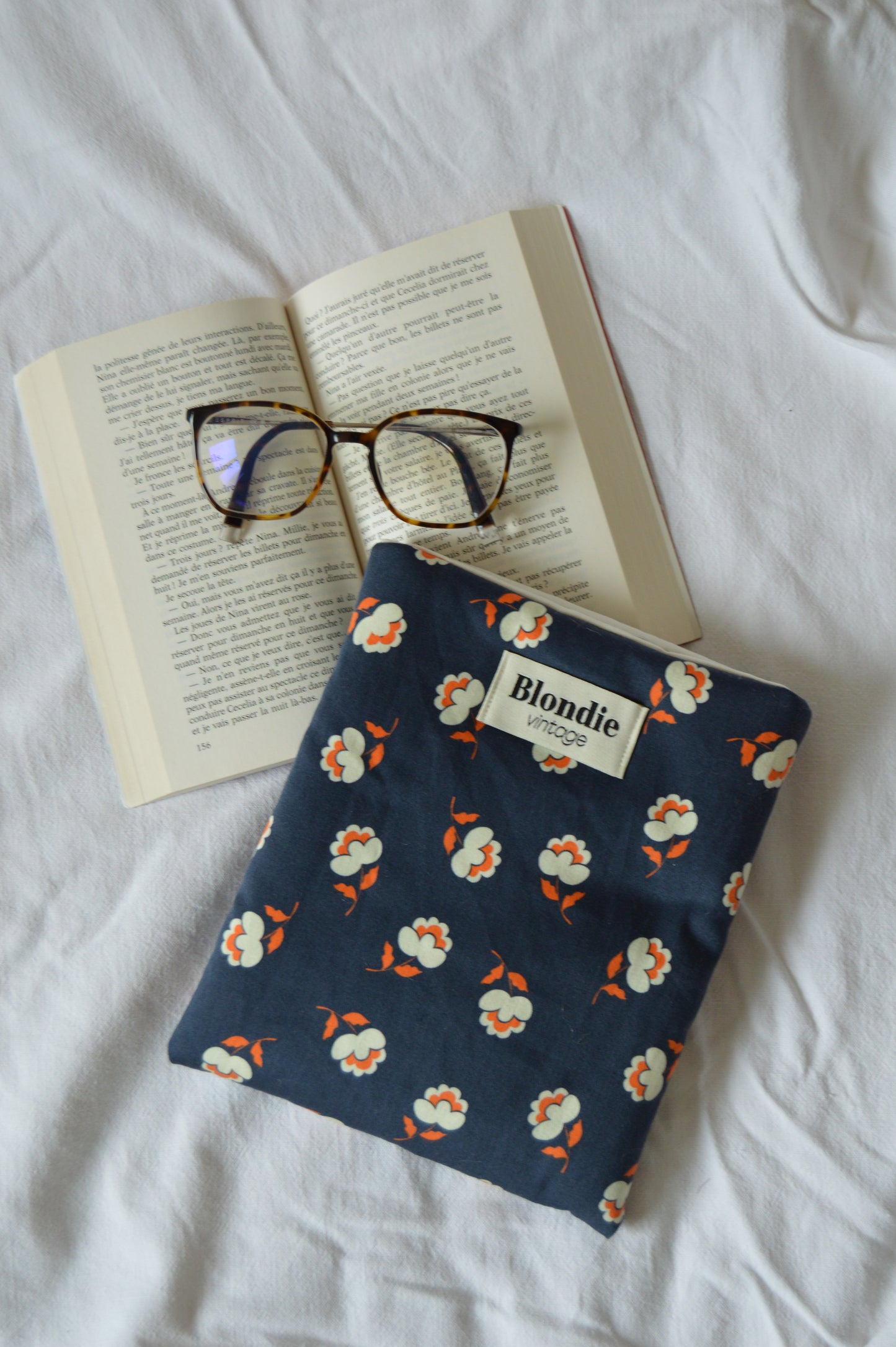 Housse de livre fleurs bleu fabriqué à partir de tissus vintage mode durable mode responsable fabriqué à la main 