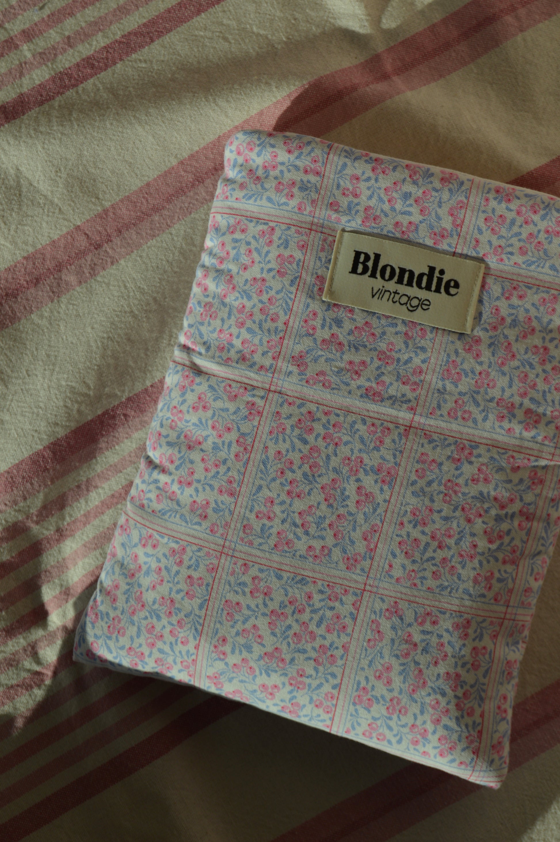 Housse de livre fleurie rose fabriqué à partir de tissus vintage mode durable mode responsable fabriqué à la main 