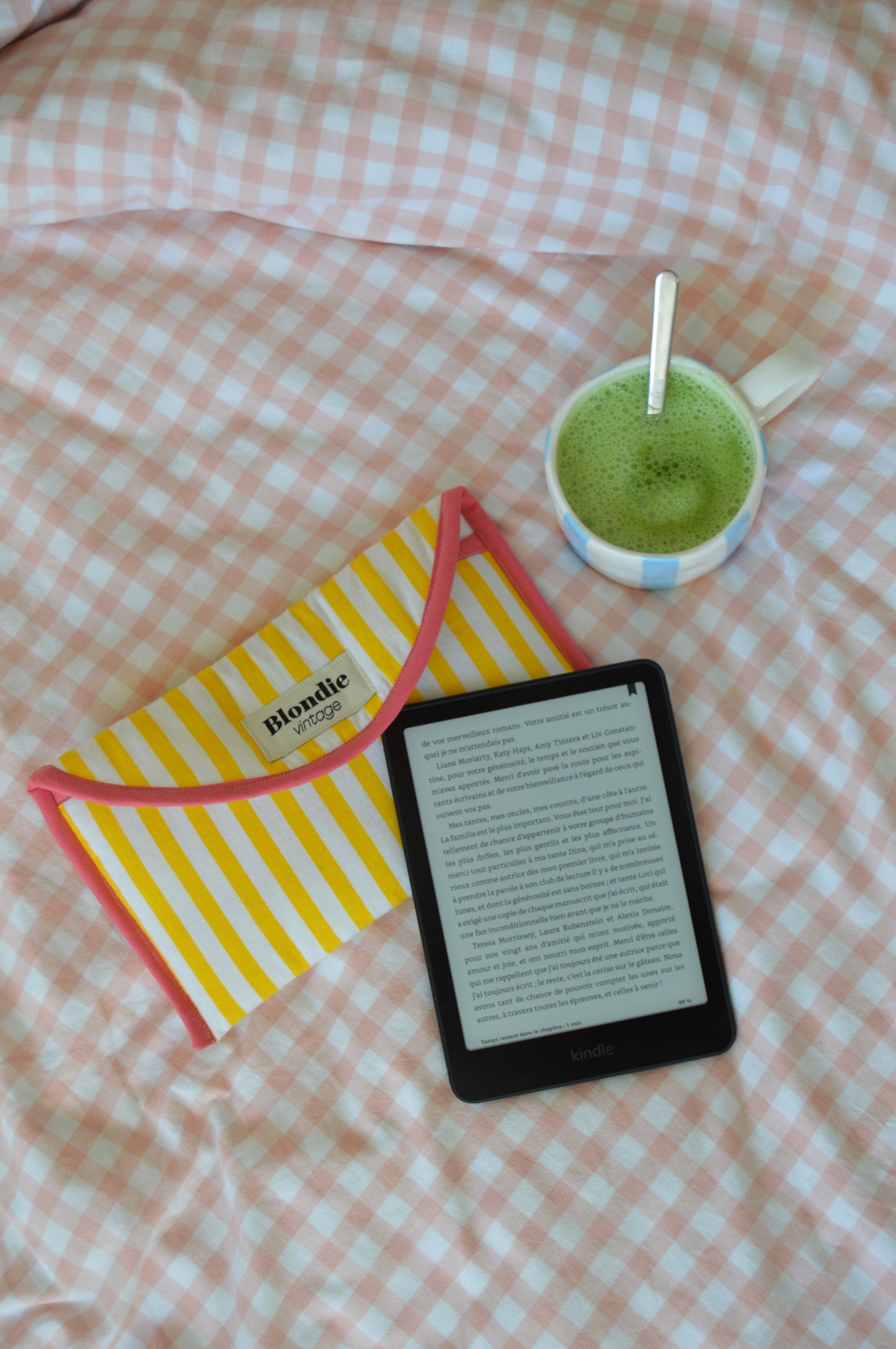 pochette nomade fabriquée à partir de tissus vintage à la main avec biais coloré, parfait pour housse livre housse lisseuse ou soin