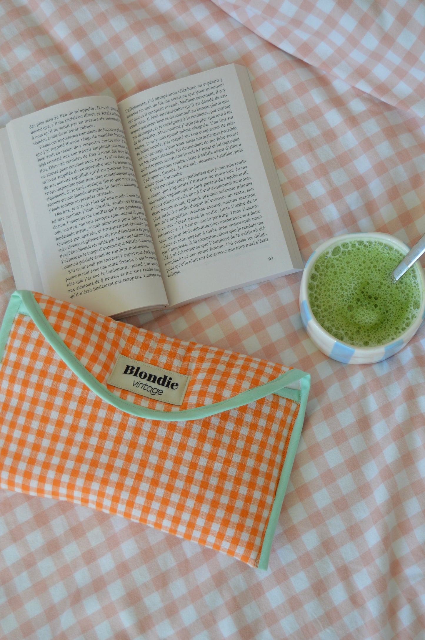 pochette nomade fabriquée à partir de tissus vintage à la main avec biais coloré, parfait pour housse livre housse lisseuse ou soin