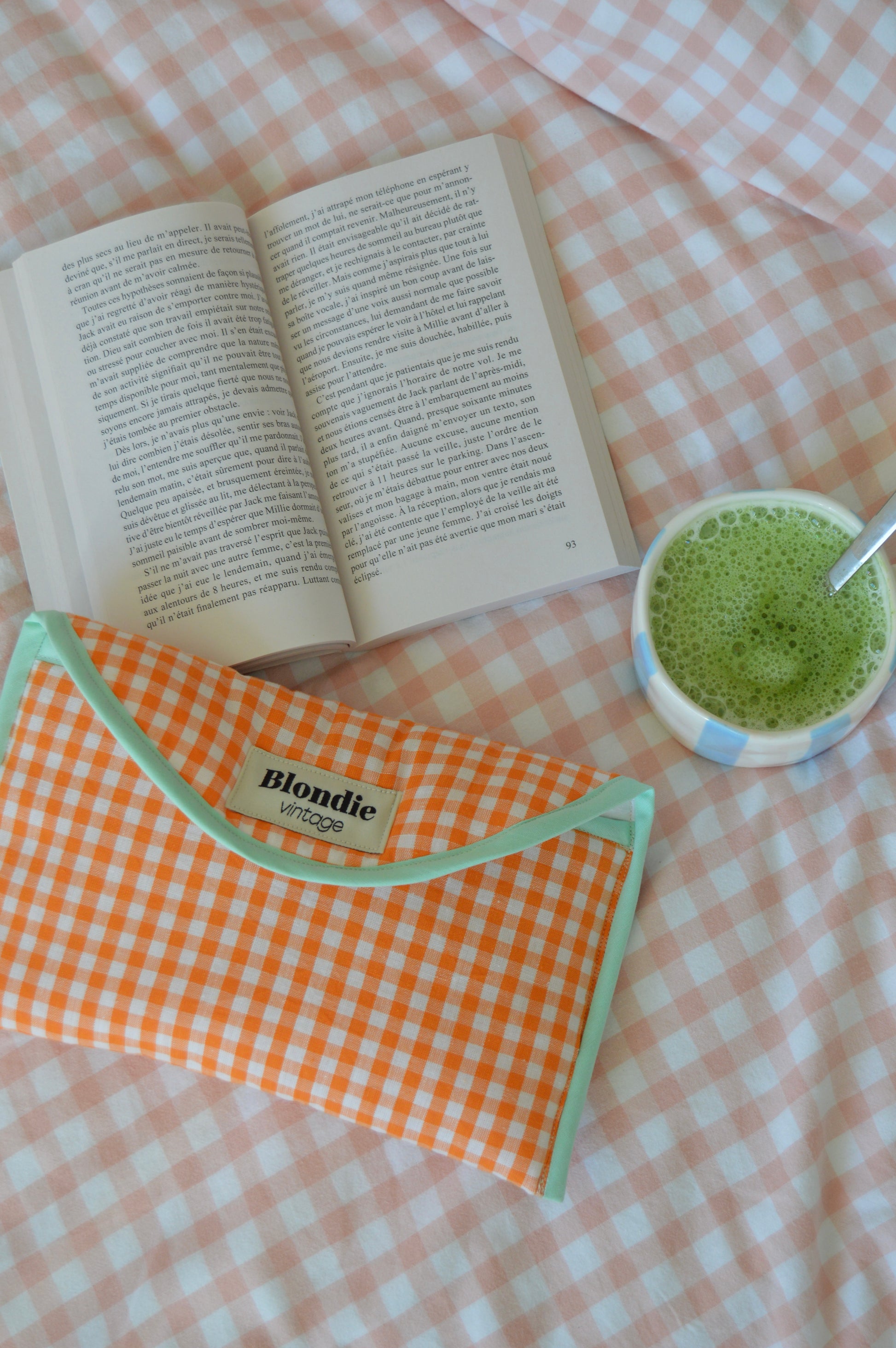 pochette nomade fabriquée à partir de tissus vintage à la main avec biais coloré, parfait pour housse livre housse lisseuse ou soin