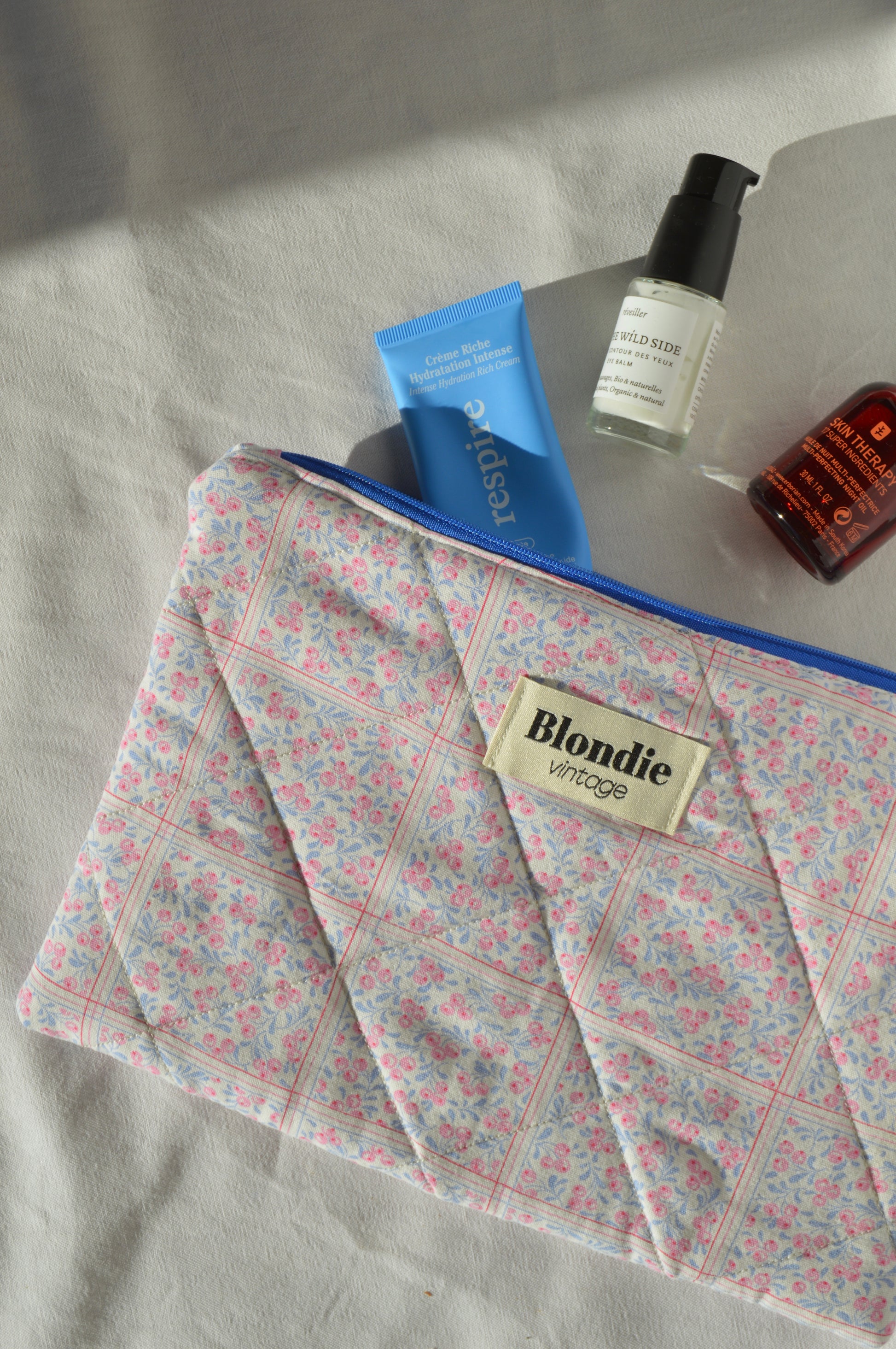 Pochette fleurie fabriqué à partir de taie de tissus vintage mode durable mode responsable fabriqué à la main 