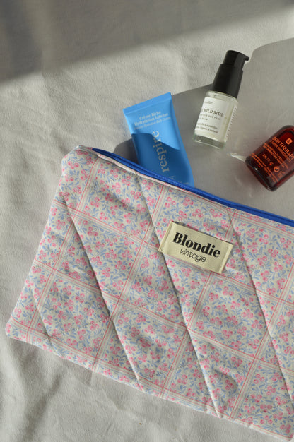 Pochette fleurie fabriqué à partir de taie de tissus vintage mode durable mode responsable fabriqué à la main 