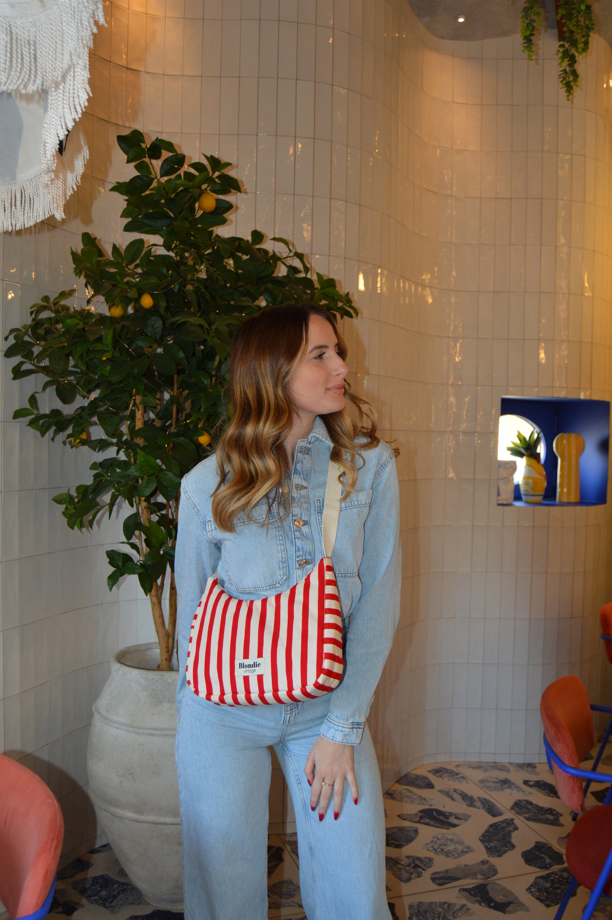 Sac crossbody rayé rouge fabriqué à partir de tissus vintage mode durable mode responsable fabriqué à la main 