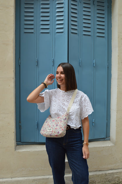 Sac crossbody fleuri rose fabriqué à partir de tissus vintage mode durable mode responsable fabriqué à la main 