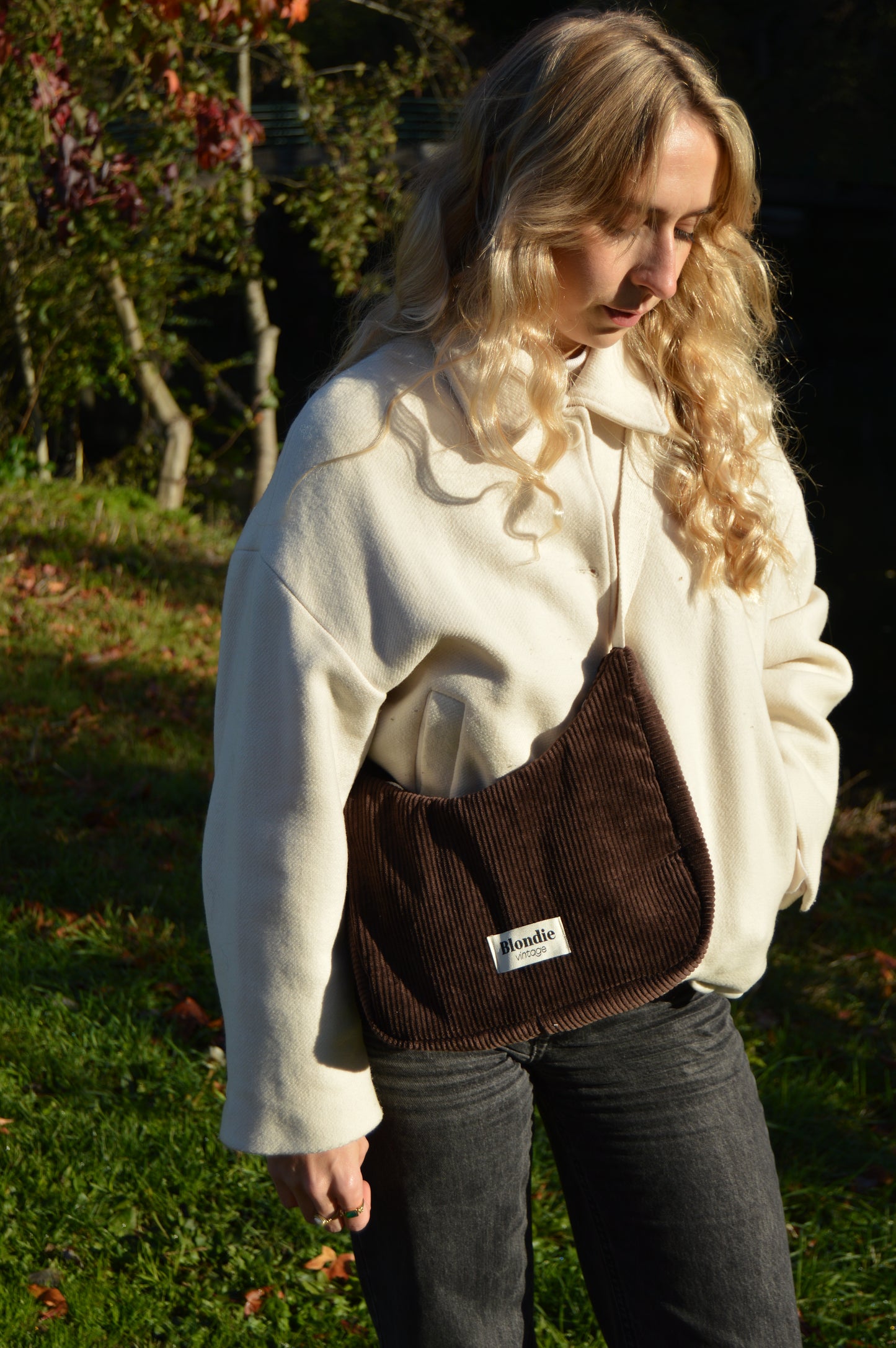 Sac crossbody velours marron fabriqué à partir de tissus vintage mode durable mode responsable fabriqué à la main 