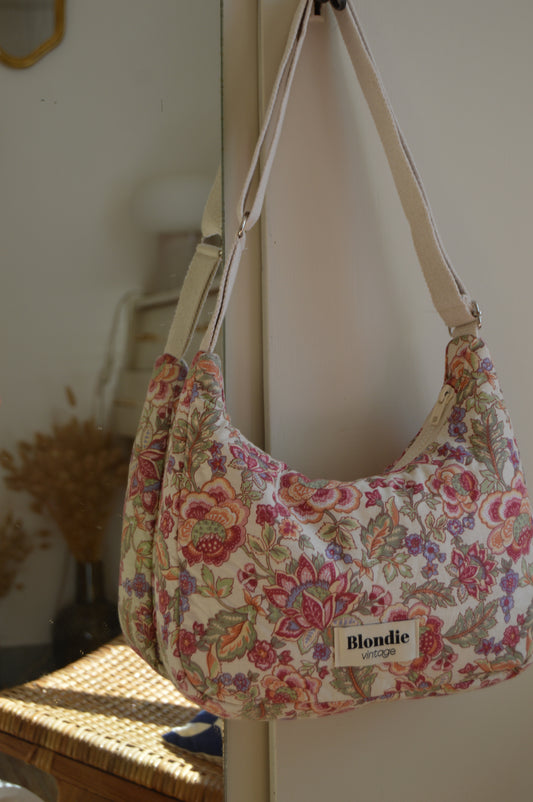 Sac crossbody fleurie fabriqué à partir de tissus vintage mode durable mode responsable fabriqué à la main 