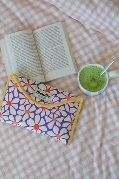 pochette nomade fabriquée à partir de tissus vintage à la main avec biais coloré, parfait pour housse livre housse lisseuse ou soin