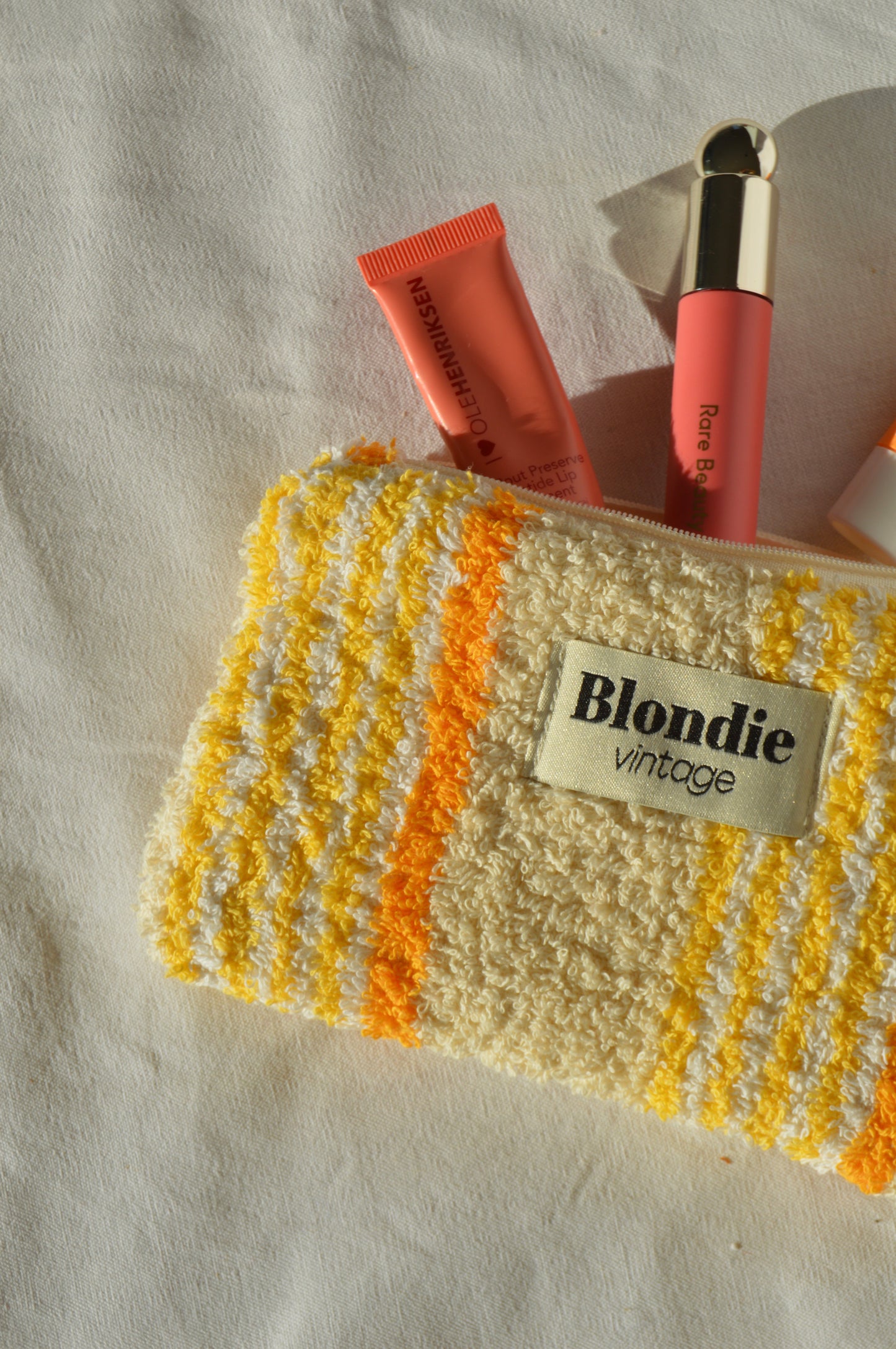 mini pochette, portefeuille, porte carte en éponge jaune fabriquée à partir de serviette de bain vintage, mode durable et responsable 