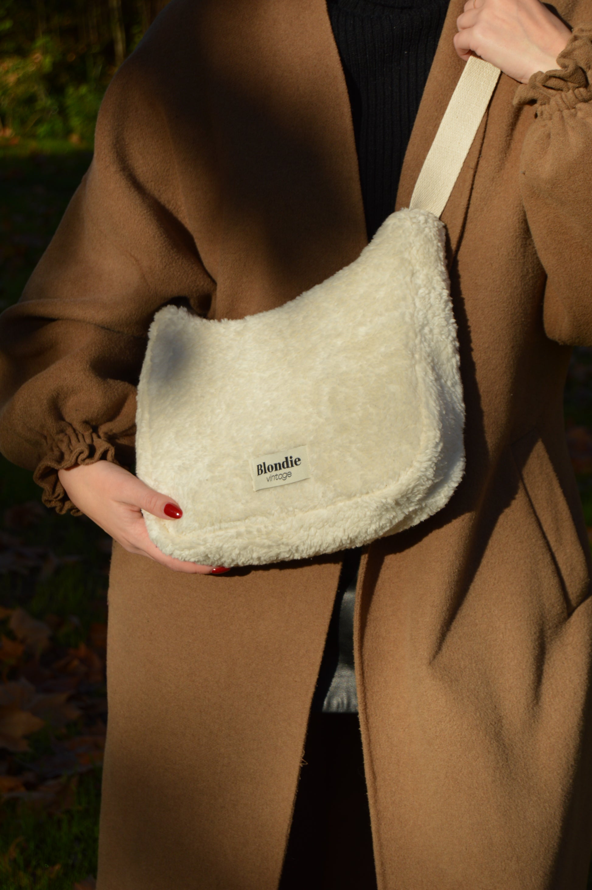 Sac crossbody moumoute écru fabriqué à partir de tissus vintage mode durable mode responsable fabriqué à la main 