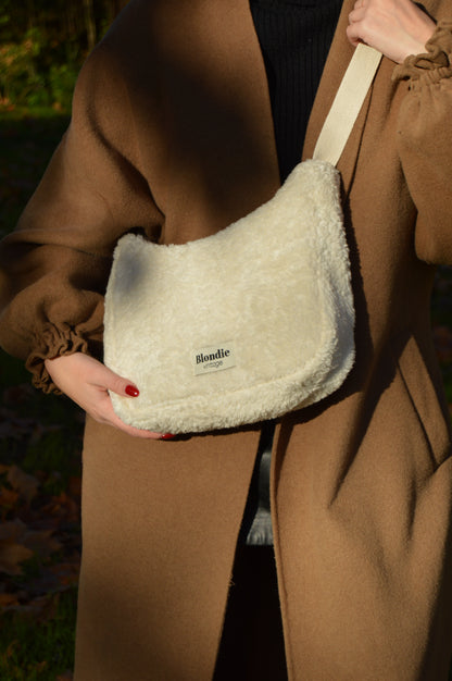 Sac crossbody moumoute écru fabriqué à partir de tissus vintage mode durable mode responsable fabriqué à la main 