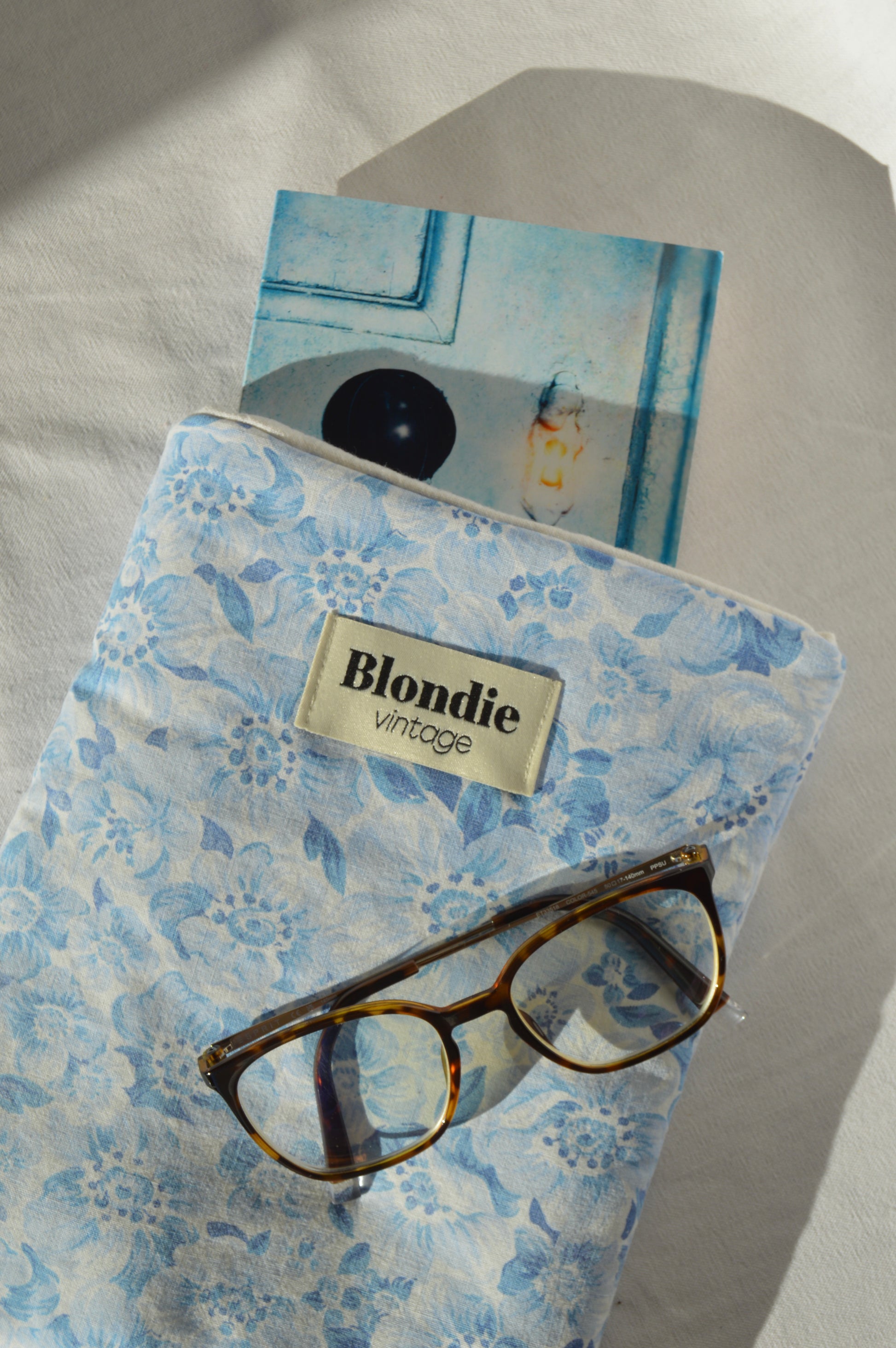 Housse de livre fleurs bleu fabriqué à partir de tissus vintage mode durable mode responsable fabriqué à la main 