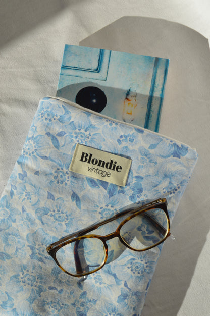 Housse de livre fleurs bleu fabriqué à partir de tissus vintage mode durable mode responsable fabriqué à la main 