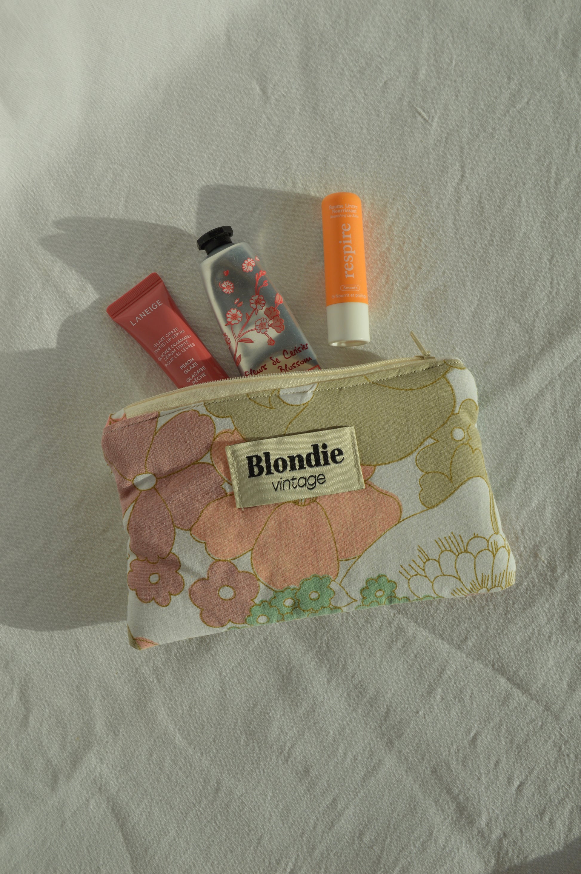 Mini Pochette fleurie fabriqué à partir de tissus vintage mode durable mode responsable fabriqué à la main 