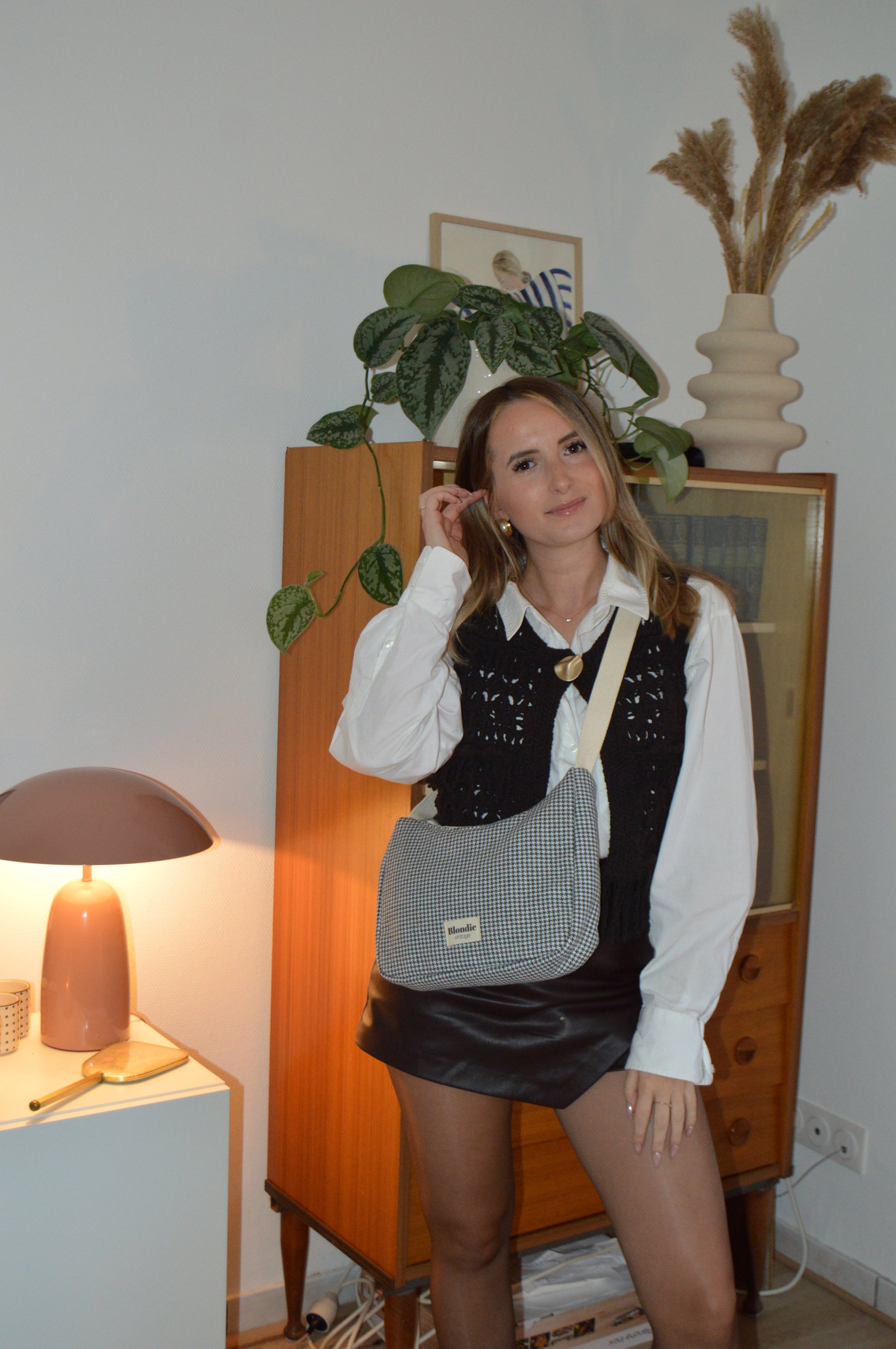 Sac crossbody pied de poule gris fabriqué à partir de tissus vintage mode durable mode responsable fabriqué à la main 