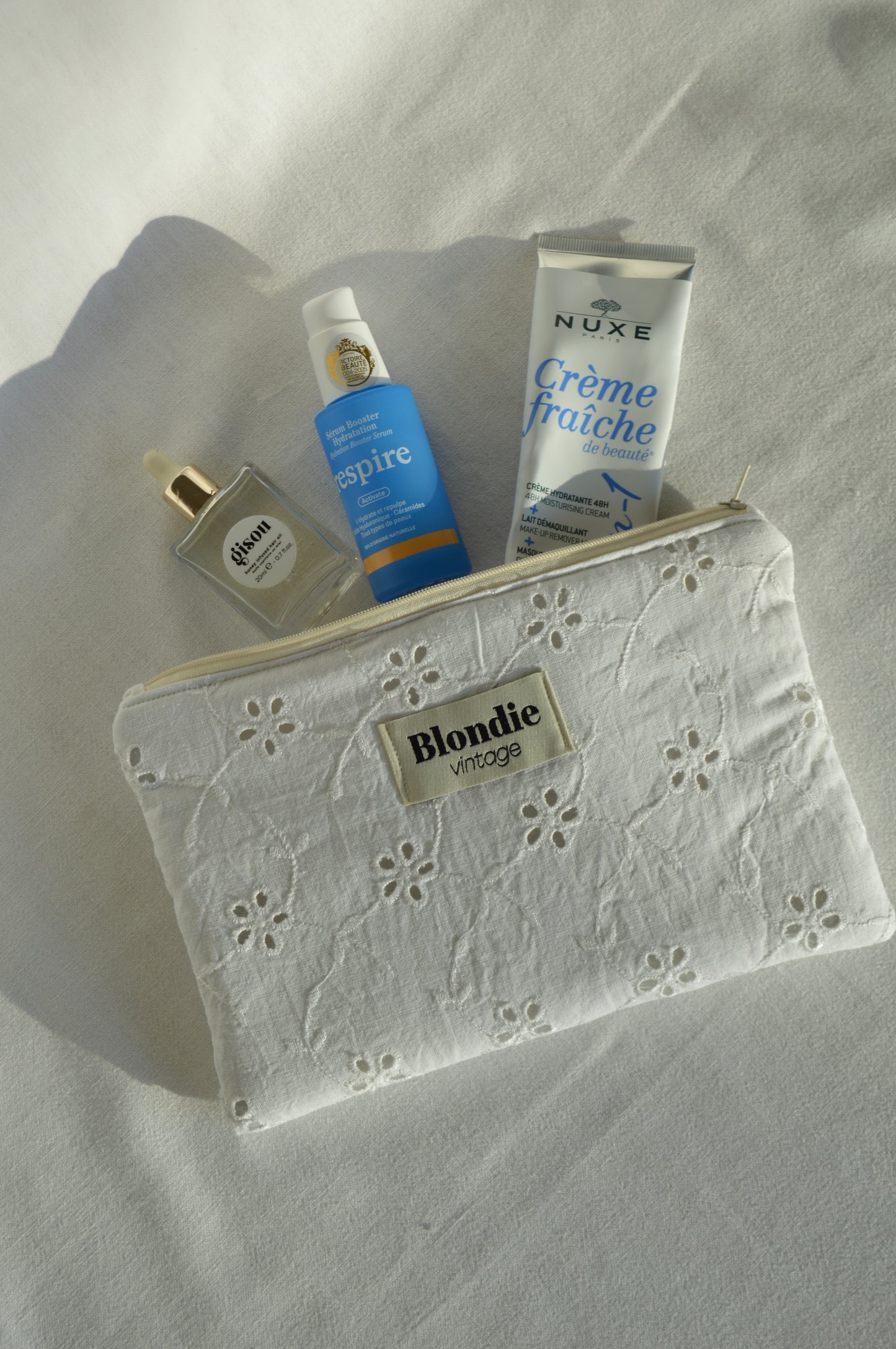 Moyenne pochette broderie anglaise fabriqué à partir de tissu  vintage mode durable mode responsable fabriqué à la main