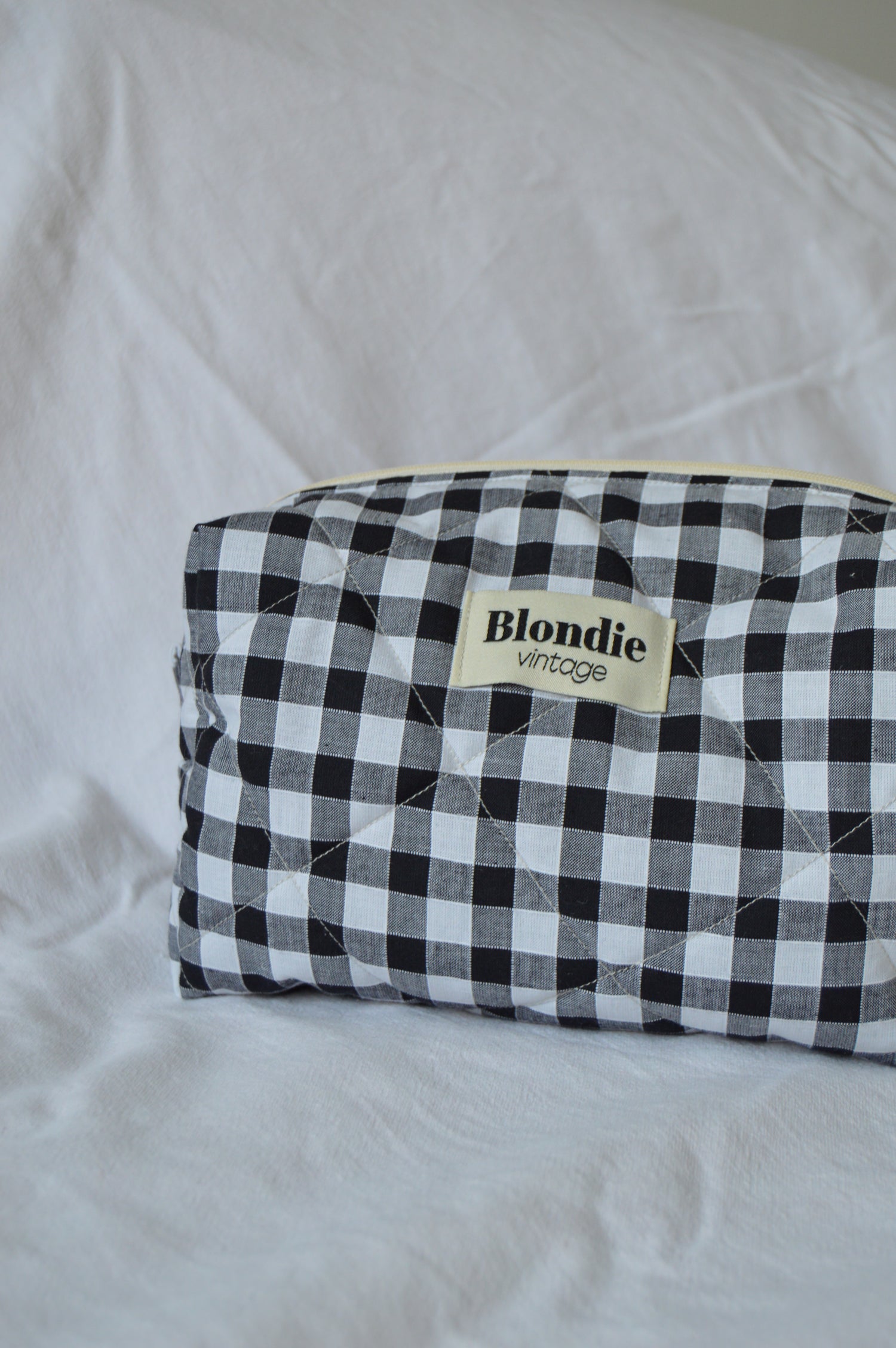 Trousse de toilette vichy rouge fabriqué à partir de taie de tissus vintage mode durable mode responsable fabriqué à la main 